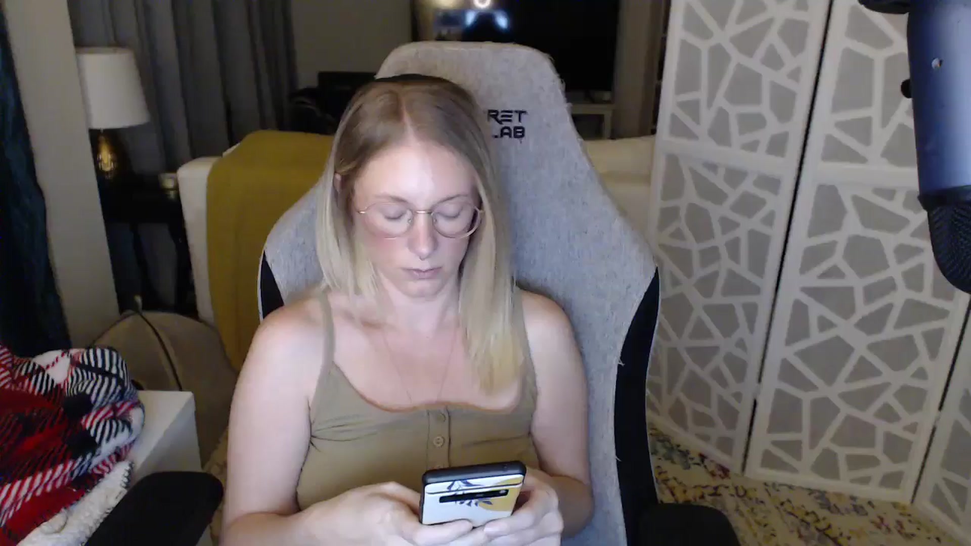 Gallery image thumbnail from Teecaketv's myfreecams stream on, 04/26/2024, 02:01 image 18 of 20
