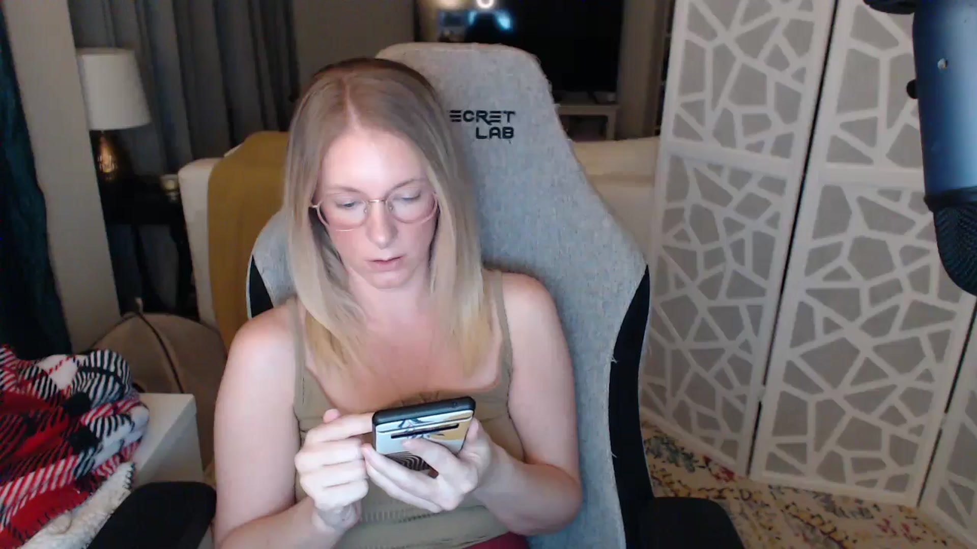 Gallery image thumbnail from Teecaketv's myfreecams stream on, 04/26/2024, 02:01 image 8 of 20