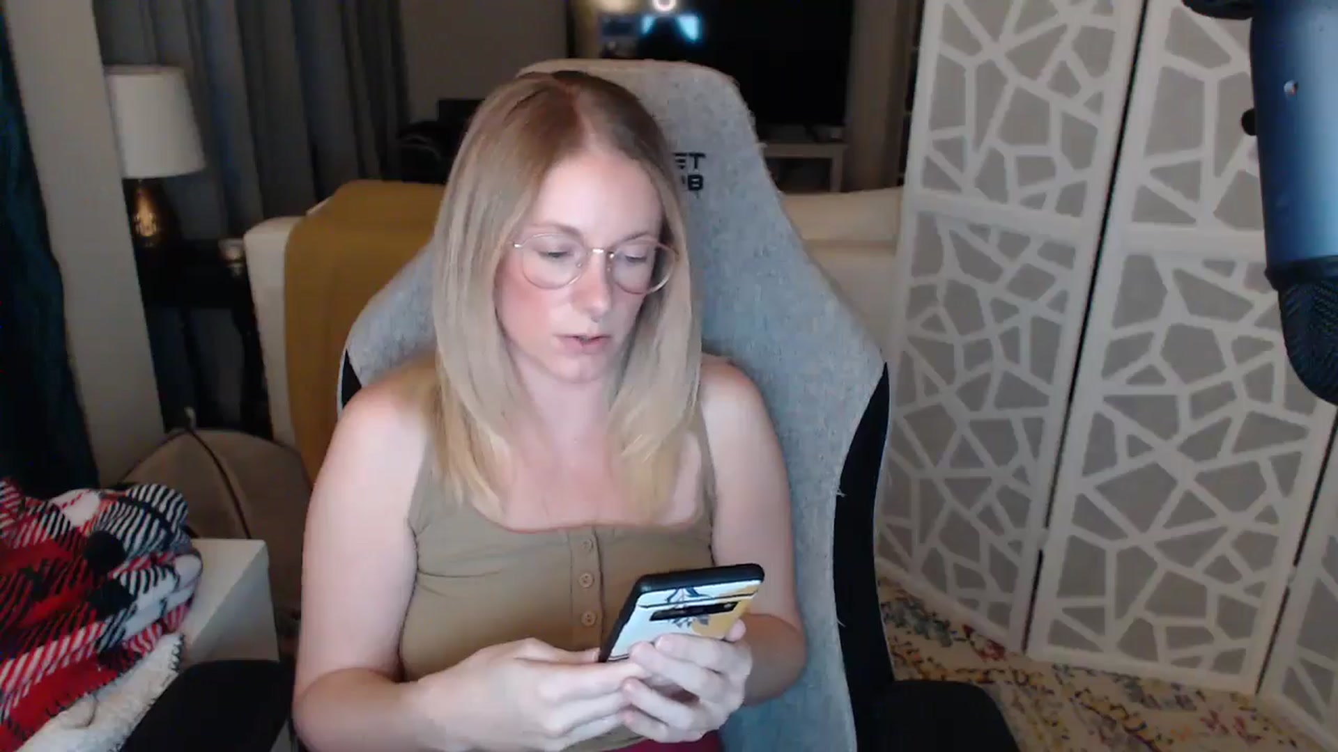 Gallery image thumbnail from Teecaketv's myfreecams stream on, 04/26/2024, 02:01 image 5 of 20