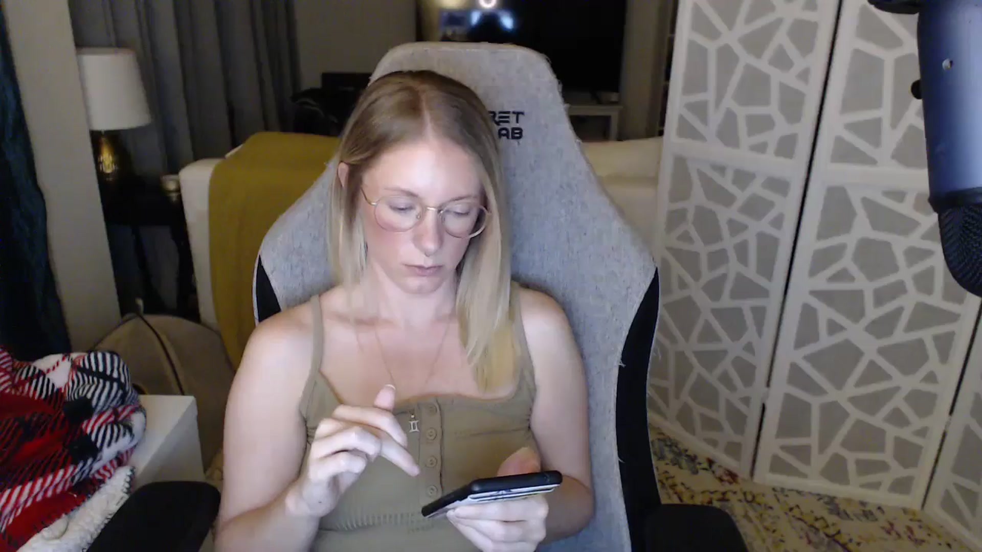 Gallery image thumbnail from Teecaketv's myfreecams stream on, 04/26/2024, 02:01 image 14 of 20