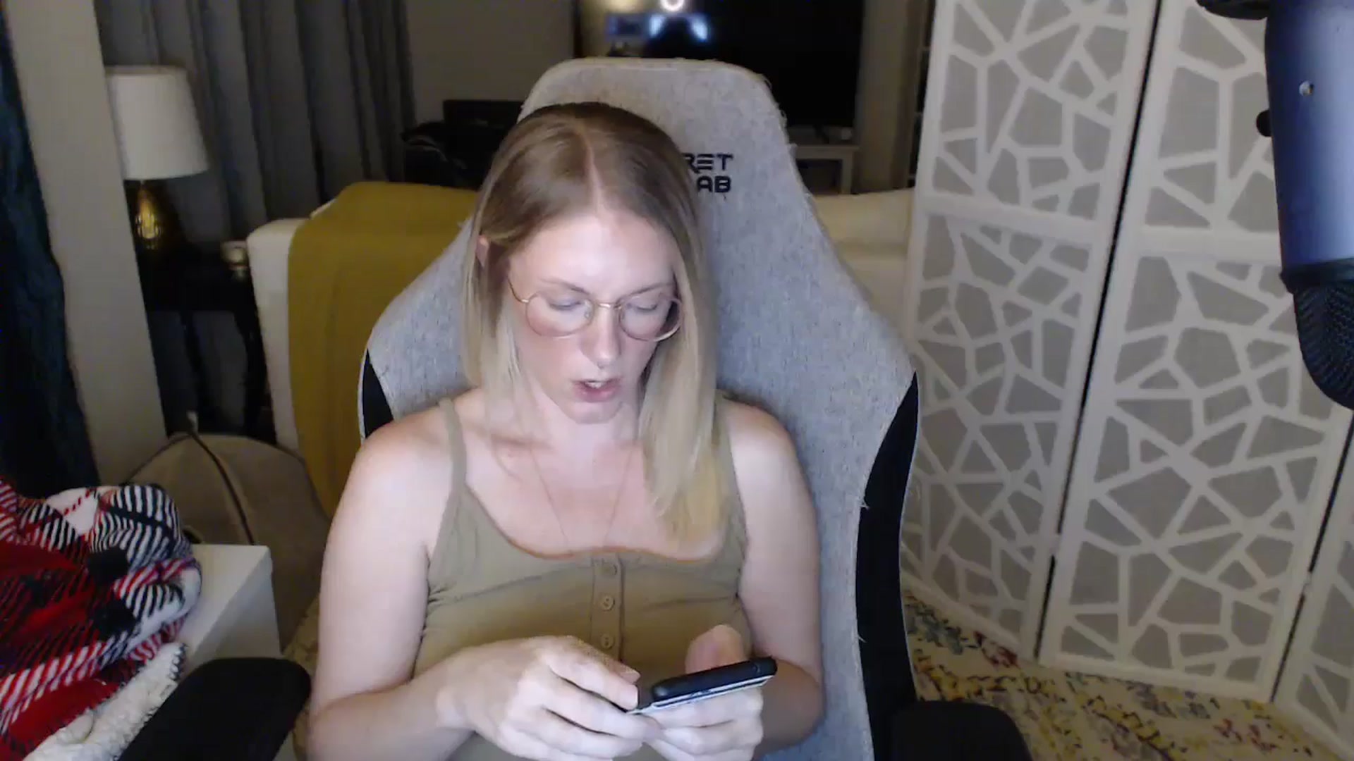 Gallery image thumbnail from Teecaketv's myfreecams stream on, 04/26/2024, 02:01 image 17 of 20