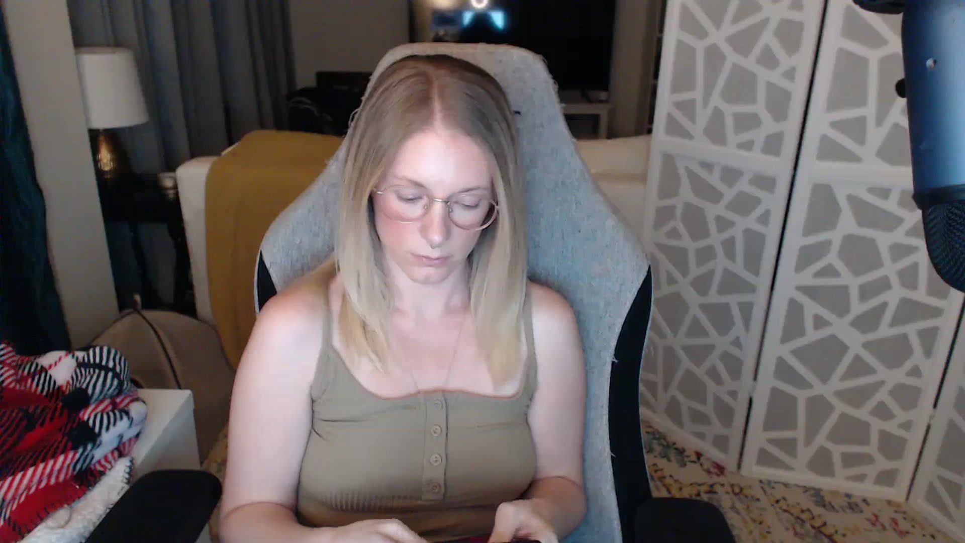 Gallery image thumbnail from Teecaketv's myfreecams stream on, 04/26/2024, 02:01 image 7 of 20