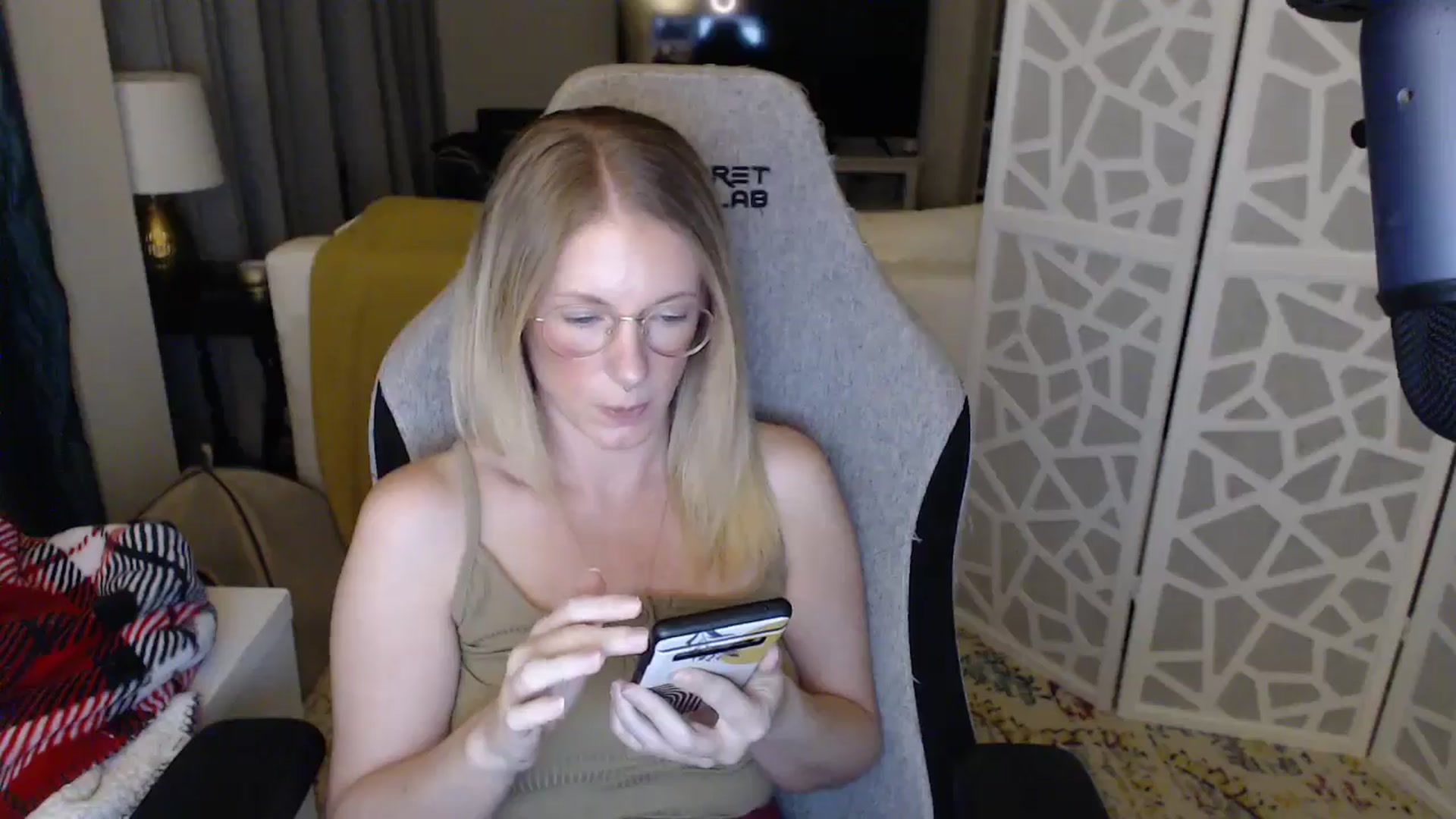 Gallery image thumbnail from Teecaketv's myfreecams stream on, 04/26/2024, 02:01 image 10 of 20