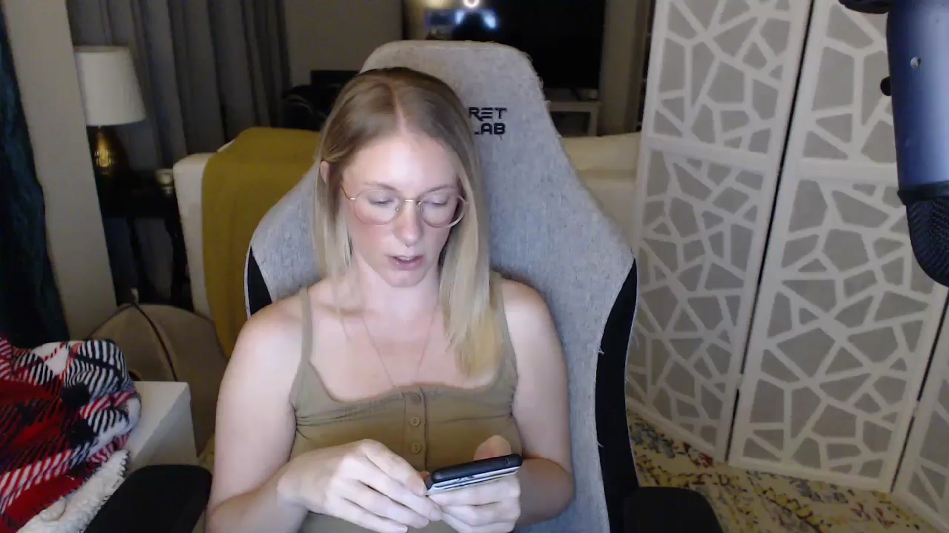 Gallery image thumbnail from Teecaketv's myfreecams stream on, 04/26/2024, 02:01 image 15 of 20