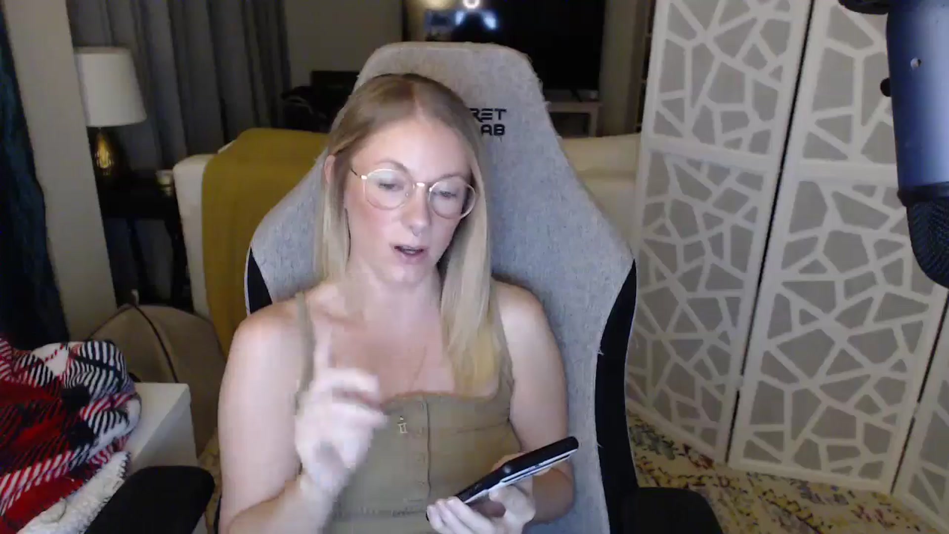 Gallery image thumbnail from Teecaketv's myfreecams stream on, 04/26/2024, 02:01 image 12 of 20