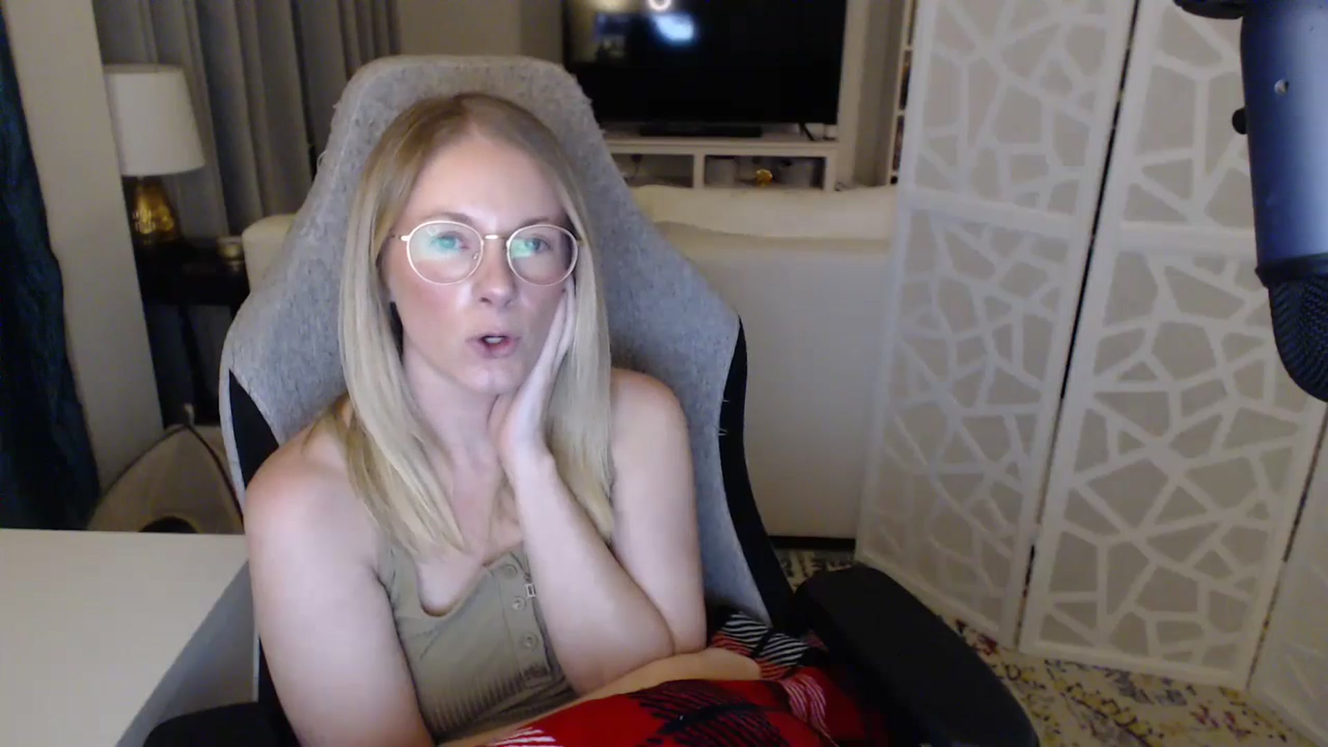Gallery image thumbnail from Teecaketv's myfreecams stream on, 04/26/2024, 03:52 image 19 of 20