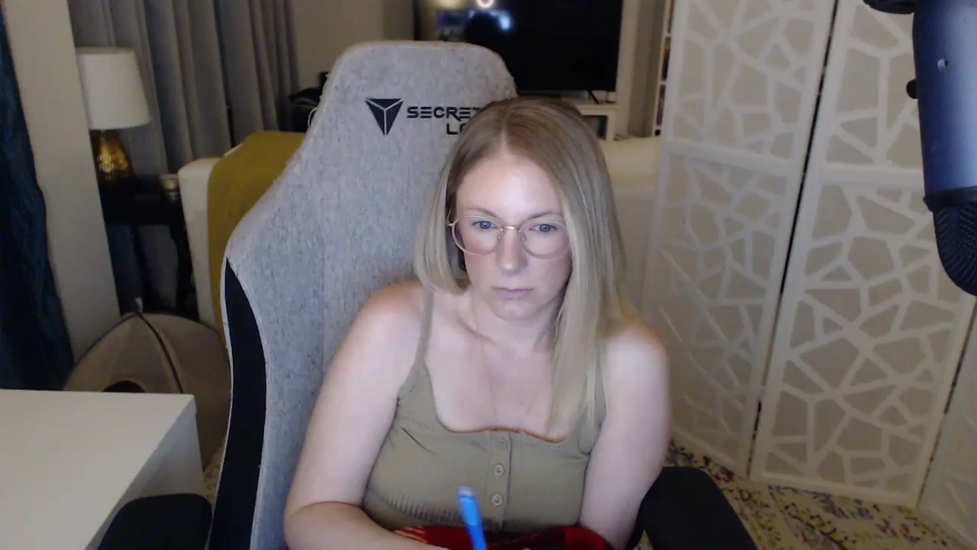 Gallery image thumbnail from Teecaketv's myfreecams stream on, 04/26/2024, 03:52 image 10 of 20