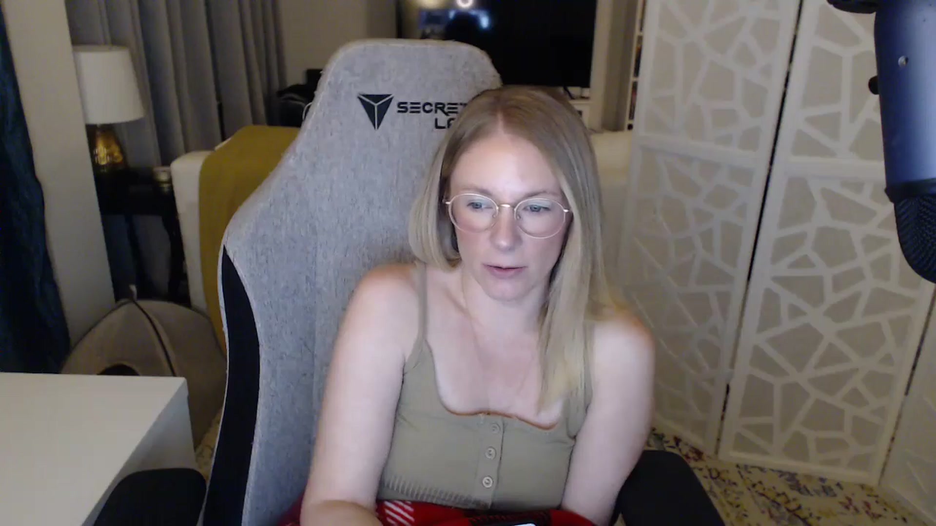 Gallery image thumbnail from Teecaketv's myfreecams stream on, 04/26/2024, 03:52 image 9 of 20