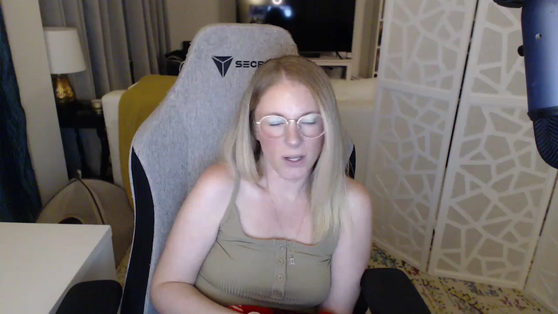 Gallery image thumbnail from Teecaketv's myfreecams stream on, 04/26/2024, 03:52 image 14 of 20