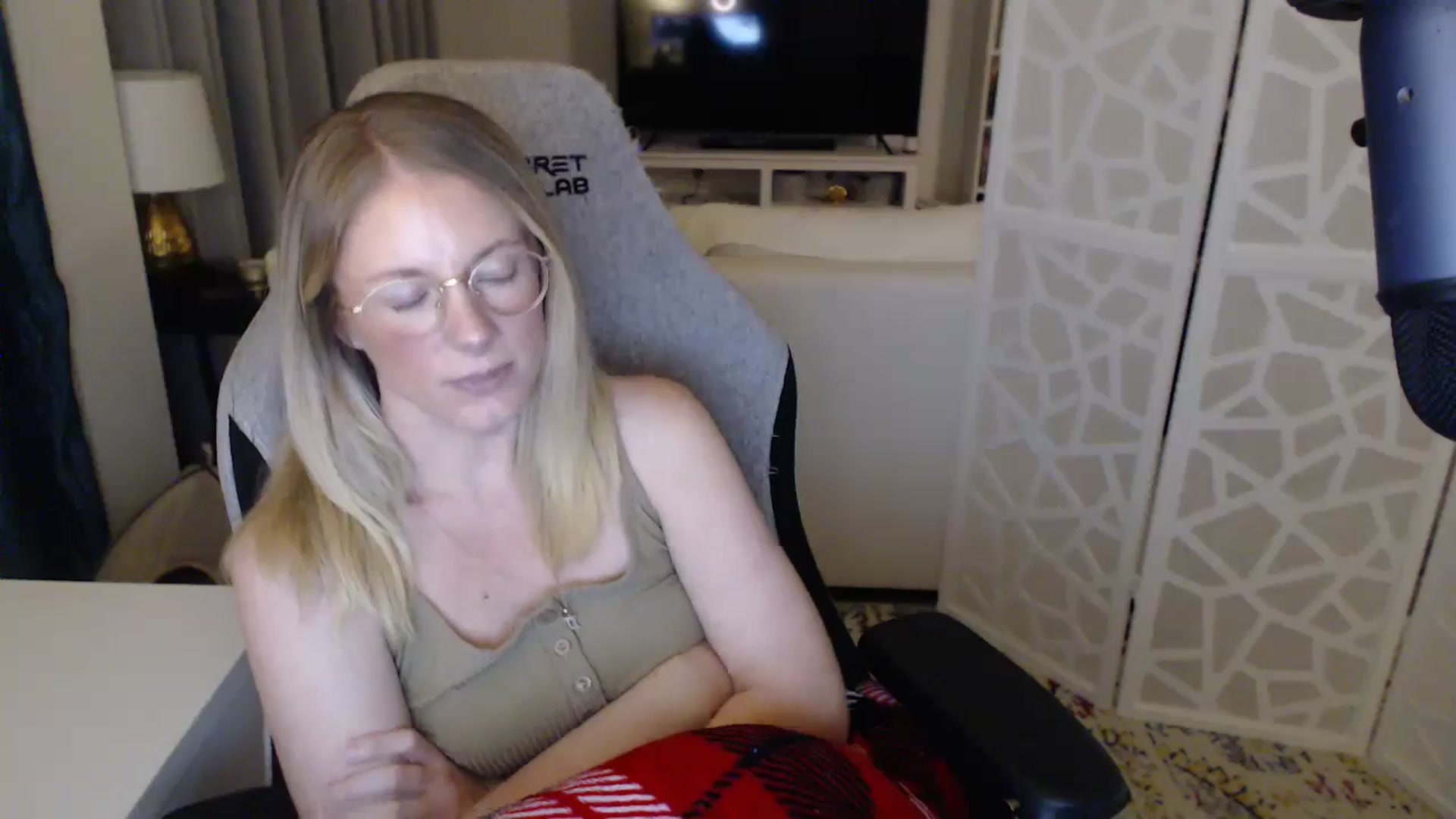 Gallery image thumbnail from Teecaketv's myfreecams stream on, 04/26/2024, 03:52 image 17 of 20