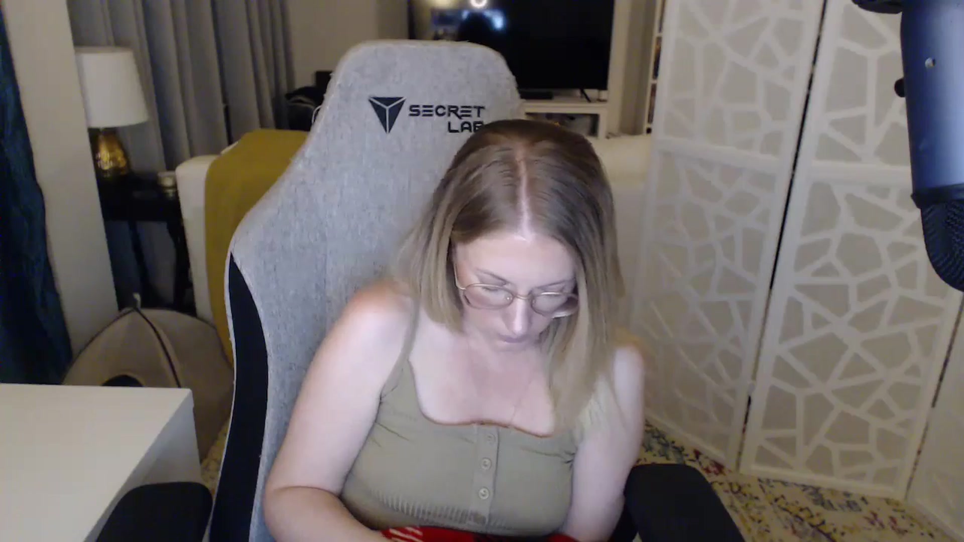 Gallery image thumbnail from Teecaketv's myfreecams stream on, 04/26/2024, 03:52 image 13 of 20
