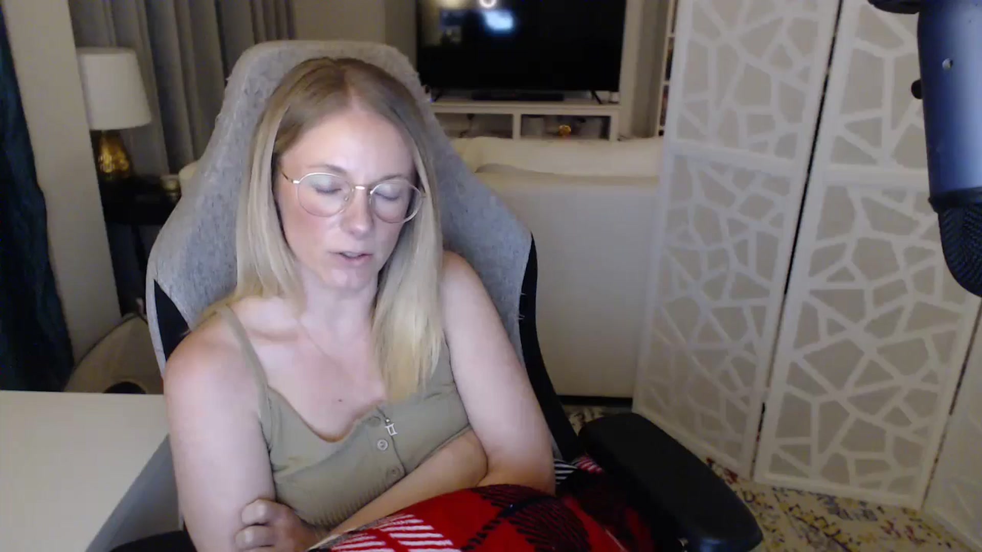 Gallery image thumbnail from Teecaketv's myfreecams stream on, 04/26/2024, 03:52 image 16 of 20