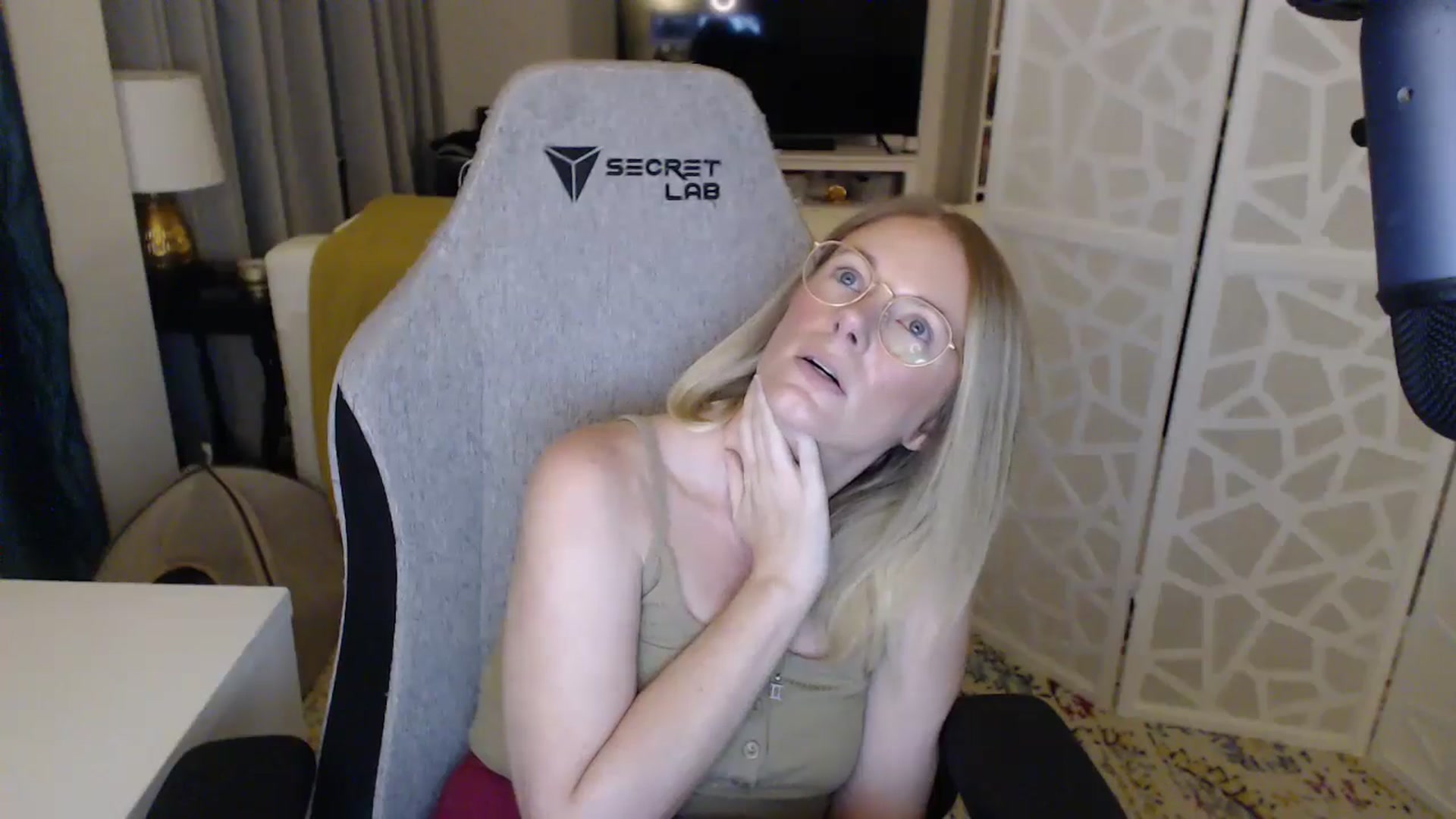 Gallery image thumbnail from Teecaketv's myfreecams stream on, 04/26/2024, 03:52 image 15 of 20
