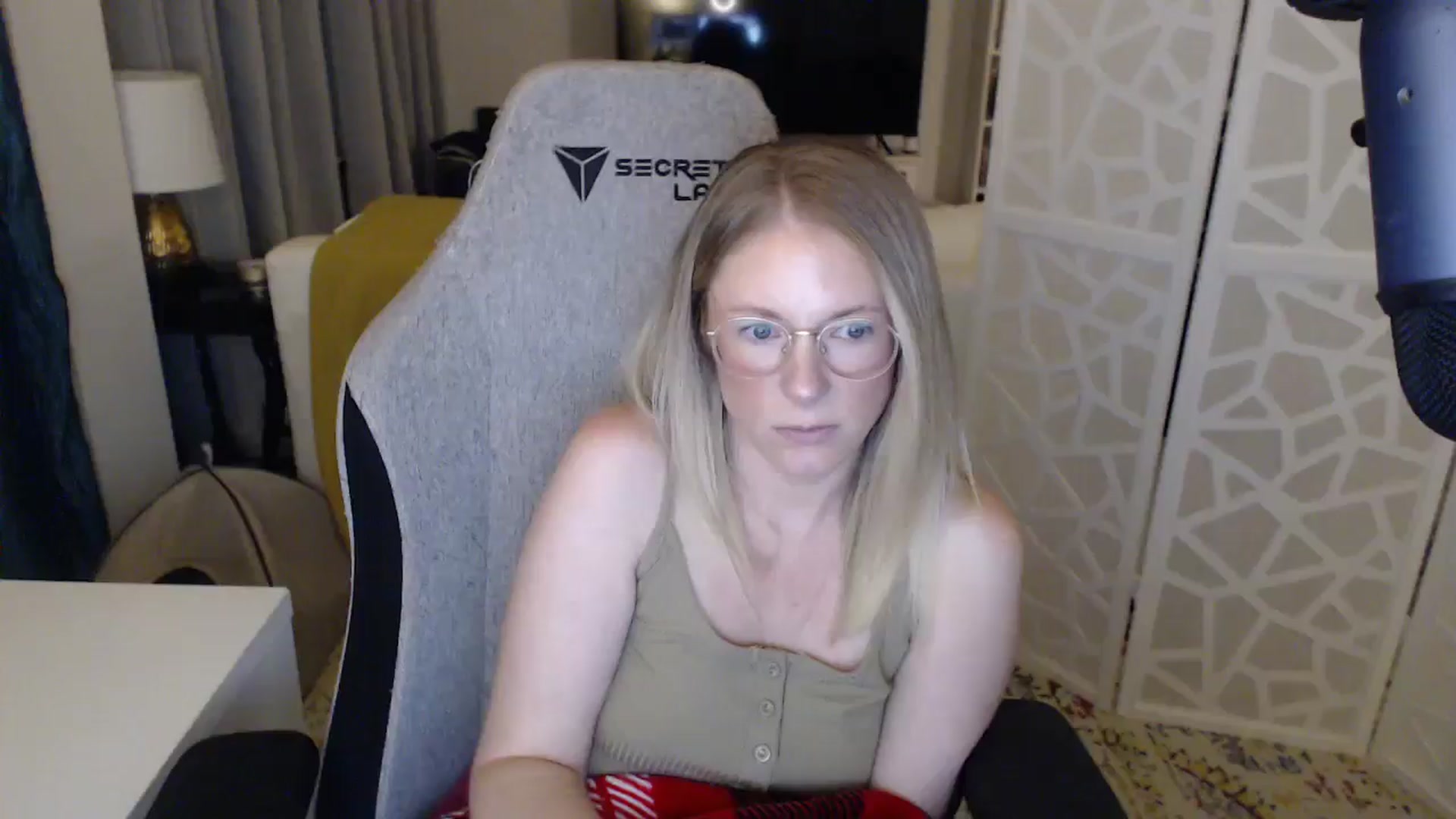 Gallery image thumbnail from Teecaketv's myfreecams stream on, 04/26/2024, 03:52 image 4 of 20