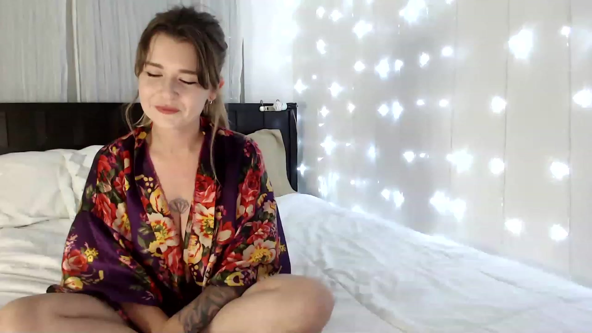 Gallery image thumbnail from Teegra_'s myfreecams stream on, 05/08/2023, 05:37 image 4 of 20
