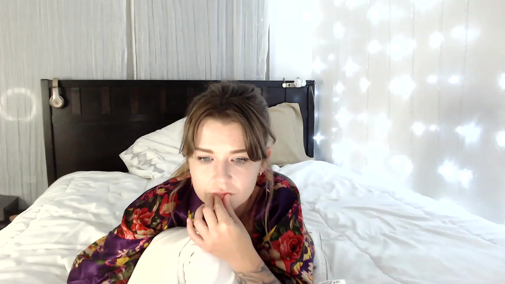 Gallery image thumbnail from Teegra_'s myfreecams stream on, 05/08/2023, 05:52 image 16 of 20