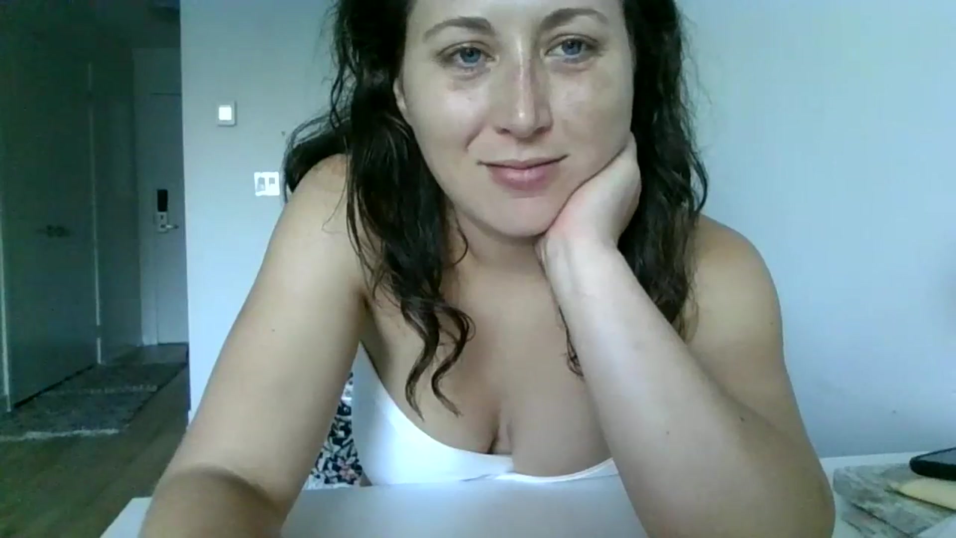 Gallery image thumbnail from TeenMady's myfreecams stream on, 08/16/2023, 11:48 image 11 of 20