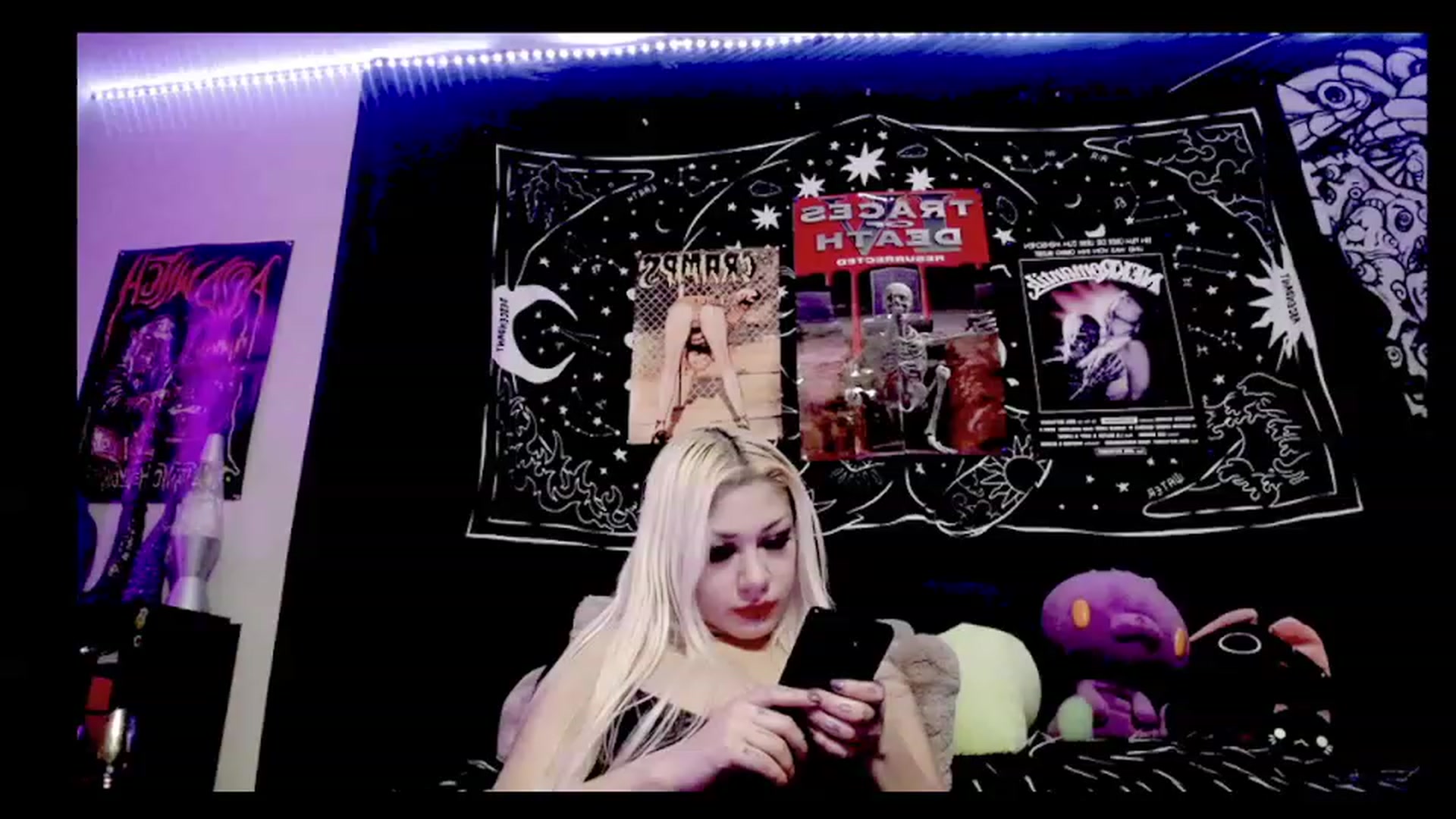 Gallery image thumbnail from TeknoWhore's myfreecams stream on, 11/27/2022, 14:05 image 16 of 20