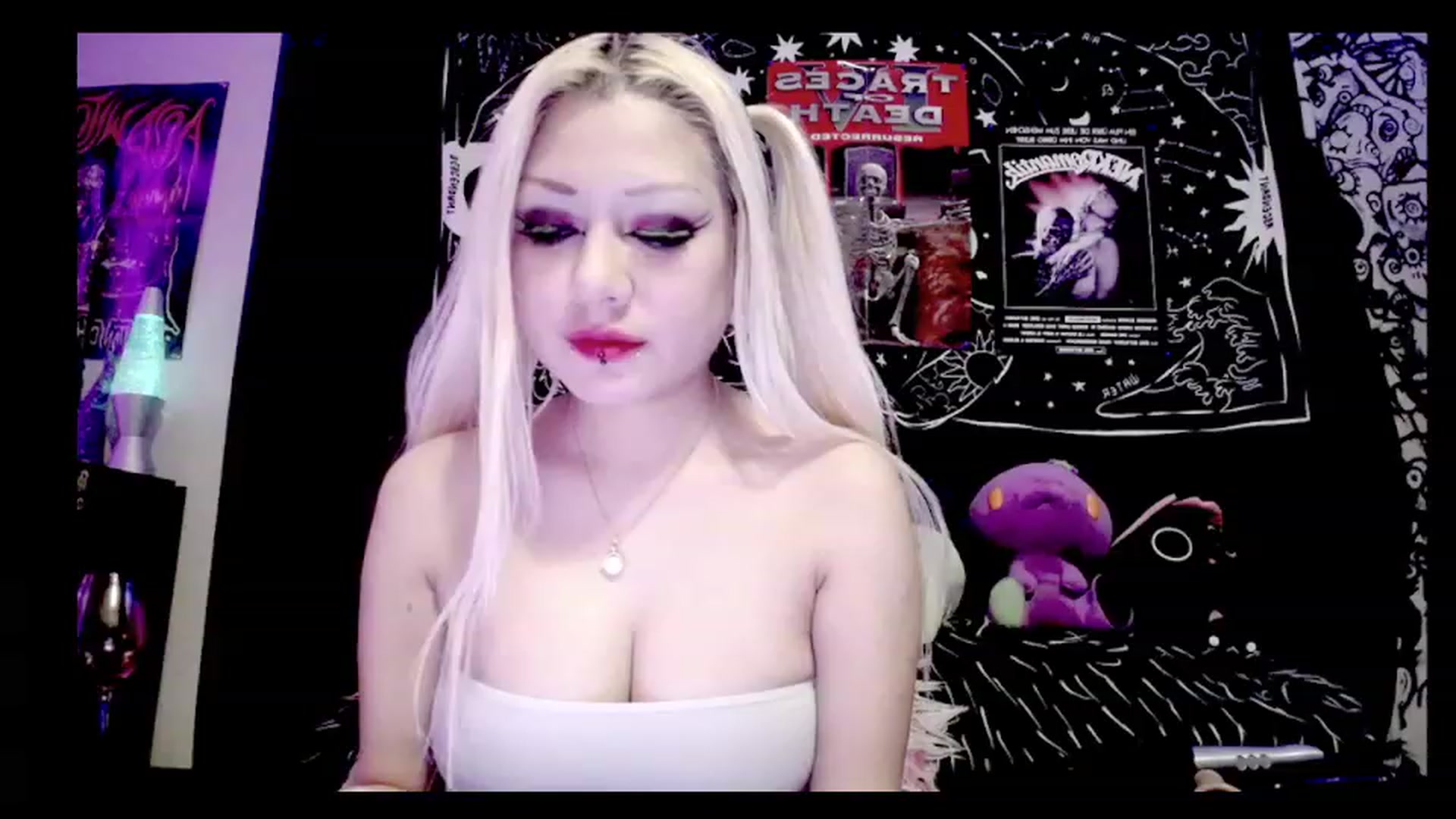 Gallery image thumbnail from TeknoWhore's myfreecams stream on, 12/02/2022, 11:12 image 15 of 20