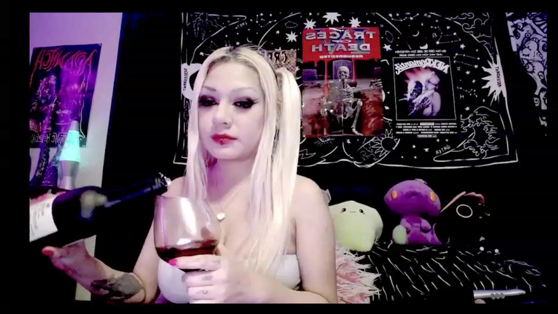Gallery image thumbnail from TeknoWhore's myfreecams stream on, 12/02/2022, 11:38 image 20 of 20