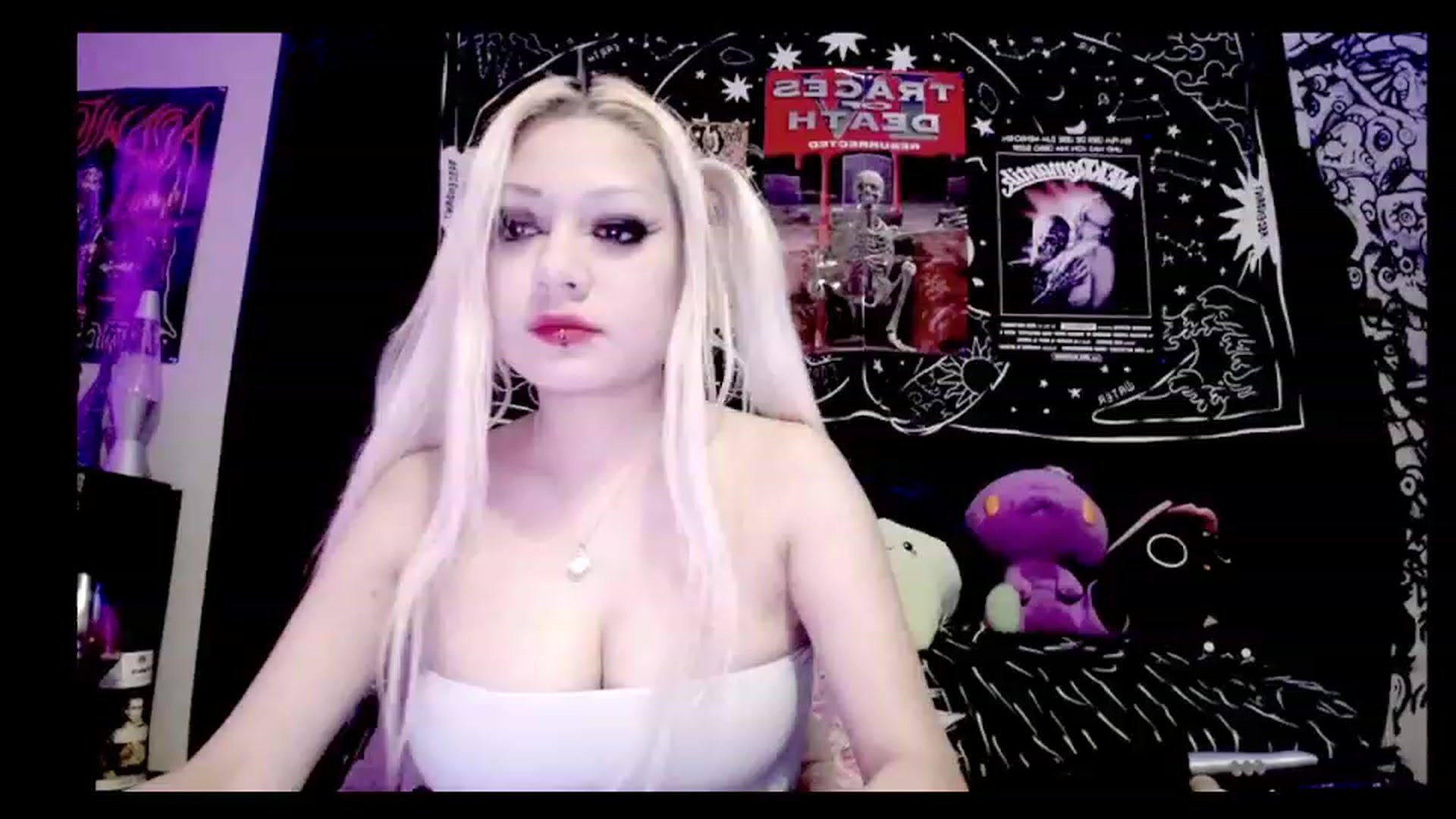 Gallery image thumbnail from TeknoWhore's myfreecams stream on, 12/02/2022, 11:38 image 3 of 20