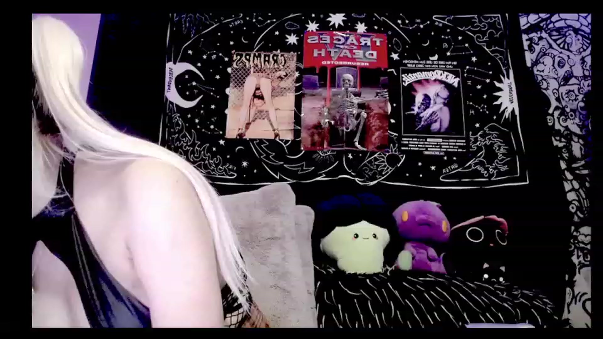 Gallery image thumbnail from TeknoWhore's myfreecams stream on, 12/04/2022, 17:06 image 2 of 20