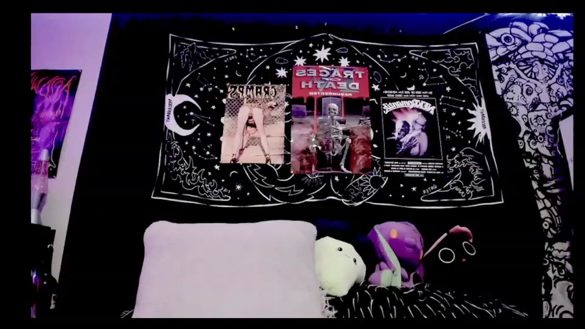 Gallery image thumbnail from TeknoWhore's myfreecams stream on, 12/07/2022, 18:07 image 3 of 20