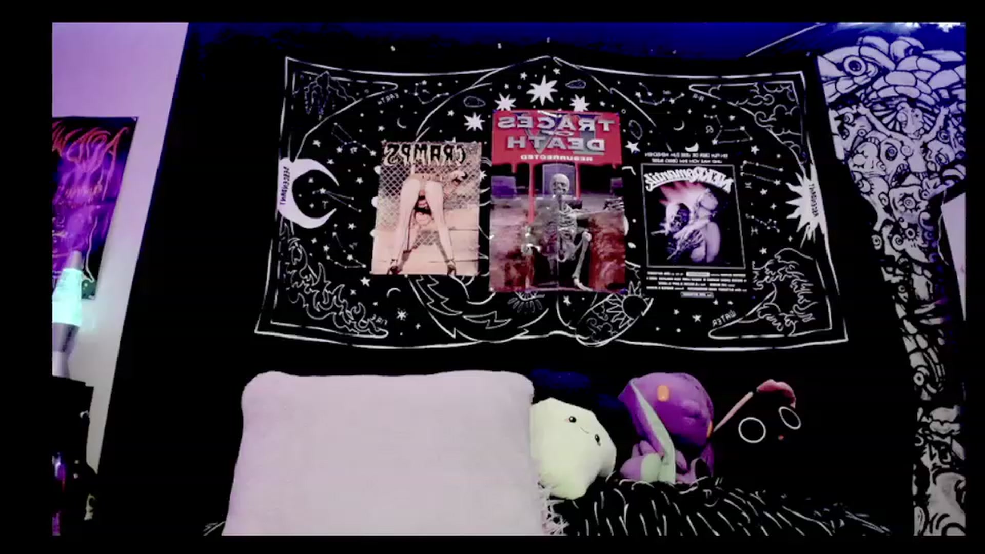 Gallery image thumbnail from TeknoWhore's myfreecams stream on, 12/07/2022, 18:07 image 2 of 20