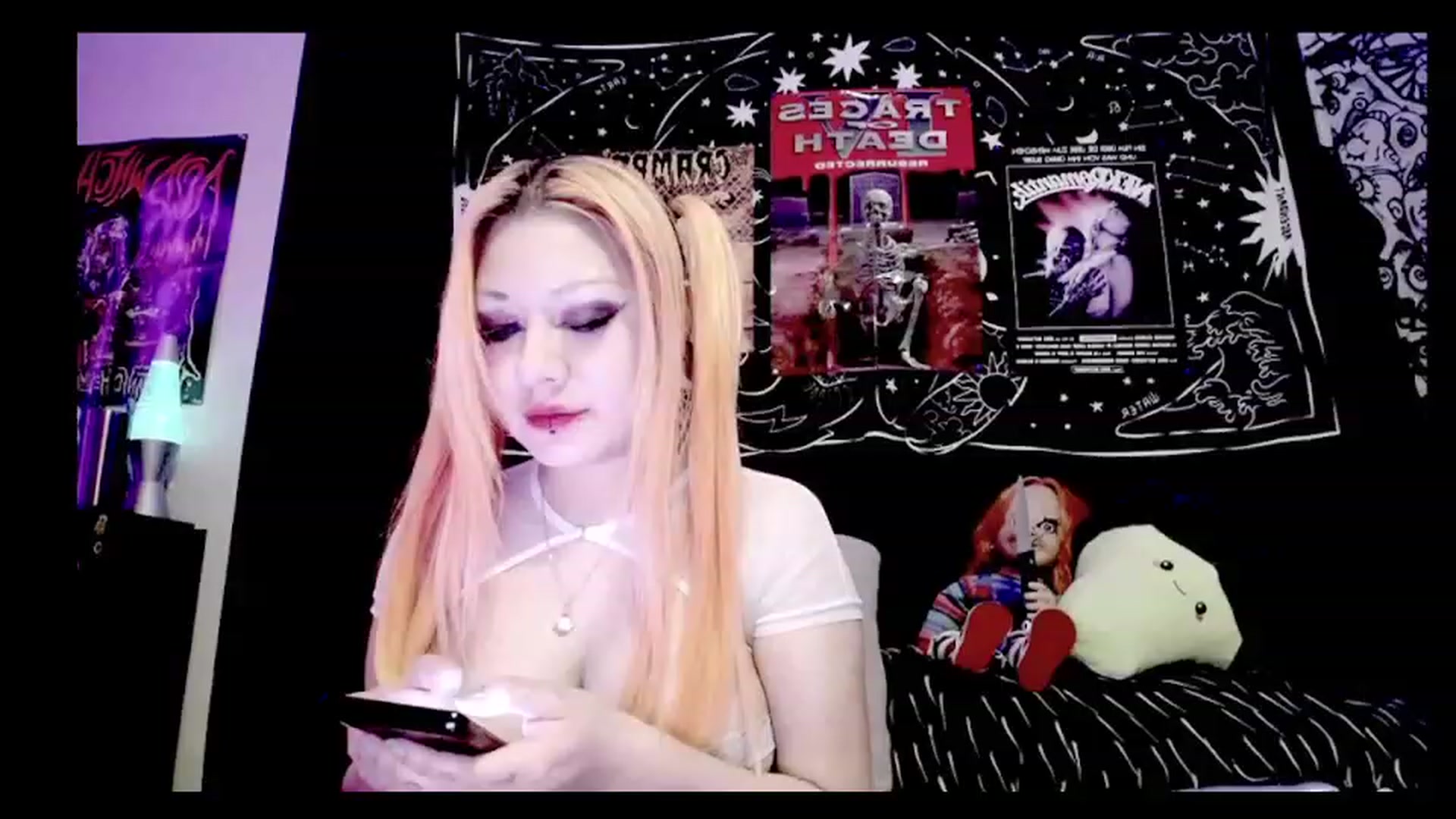 Gallery image thumbnail from TeknoWhore's myfreecams stream on, 12/18/2022, 08:34 image 13 of 20