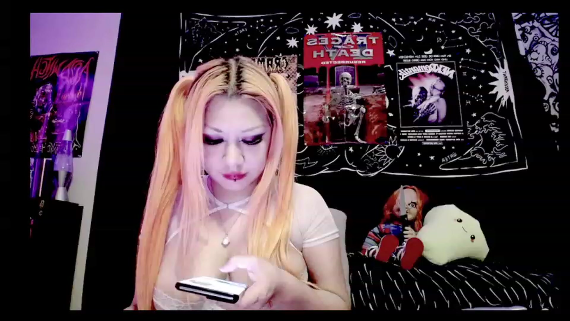 Gallery image thumbnail from TeknoWhore's myfreecams stream on, 12/18/2022, 08:34 image 7 of 20