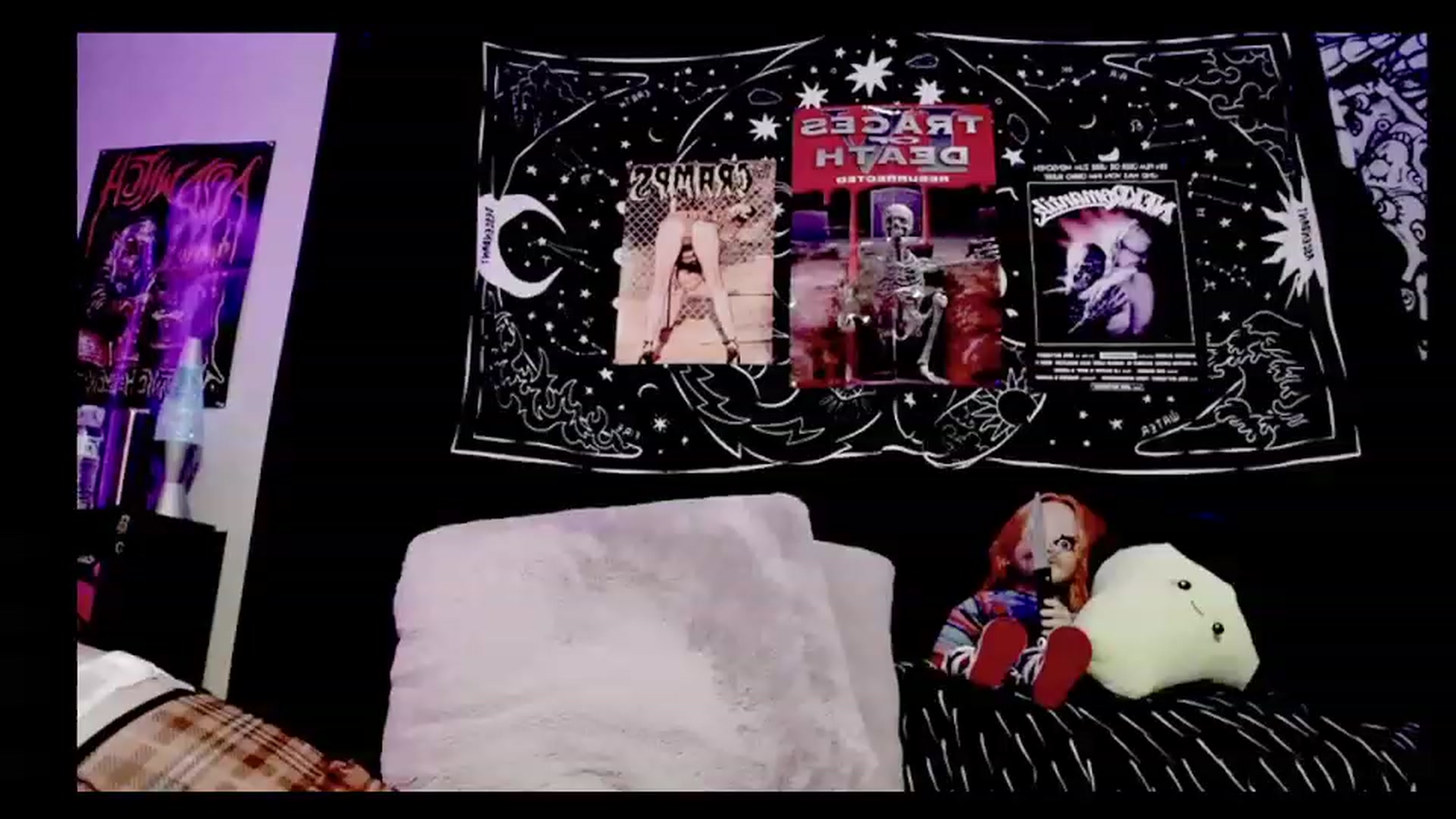 Gallery image thumbnail from TeknoWhore's myfreecams stream on, 12/18/2022, 08:34 image 15 of 20