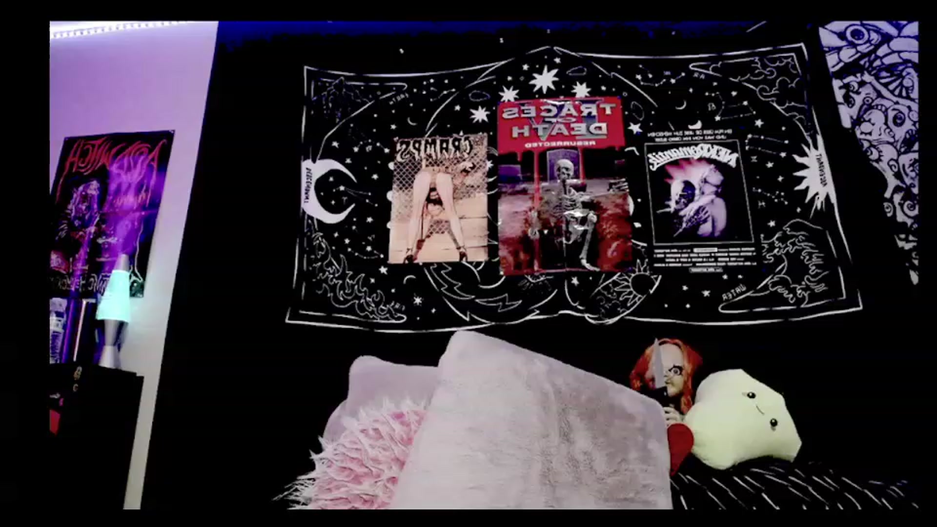 Gallery image thumbnail from TeknoWhore's myfreecams stream on, 12/18/2022, 08:34 image 4 of 20