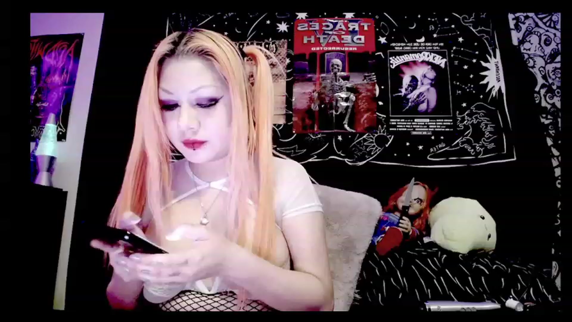 Gallery image thumbnail from TeknoWhore's myfreecams stream on, 12/18/2022, 23:46 image 20 of 20