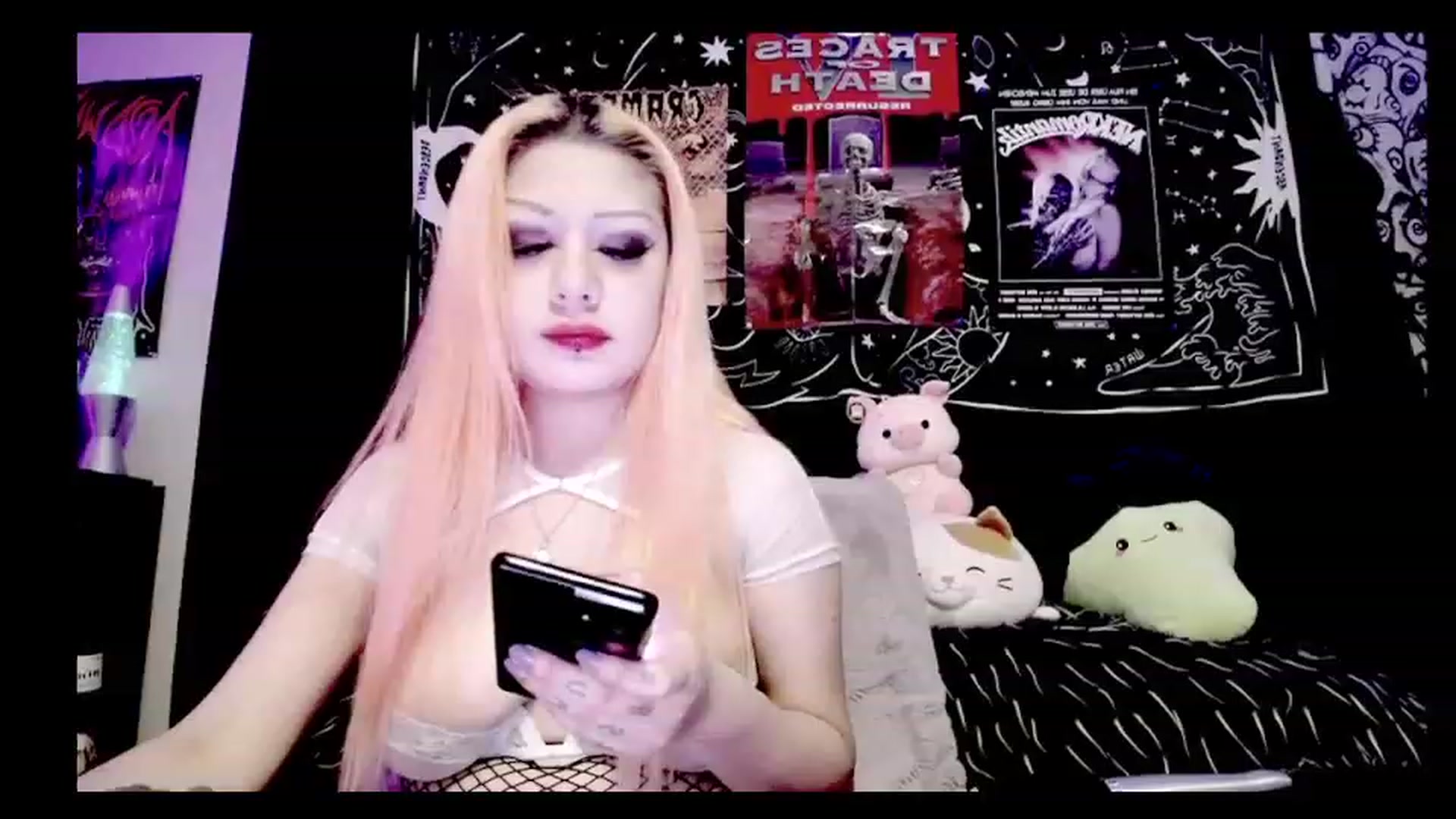 Gallery image thumbnail from TeknoWhore's myfreecams stream on, 12/20/2022, 03:22 image 6 of 20