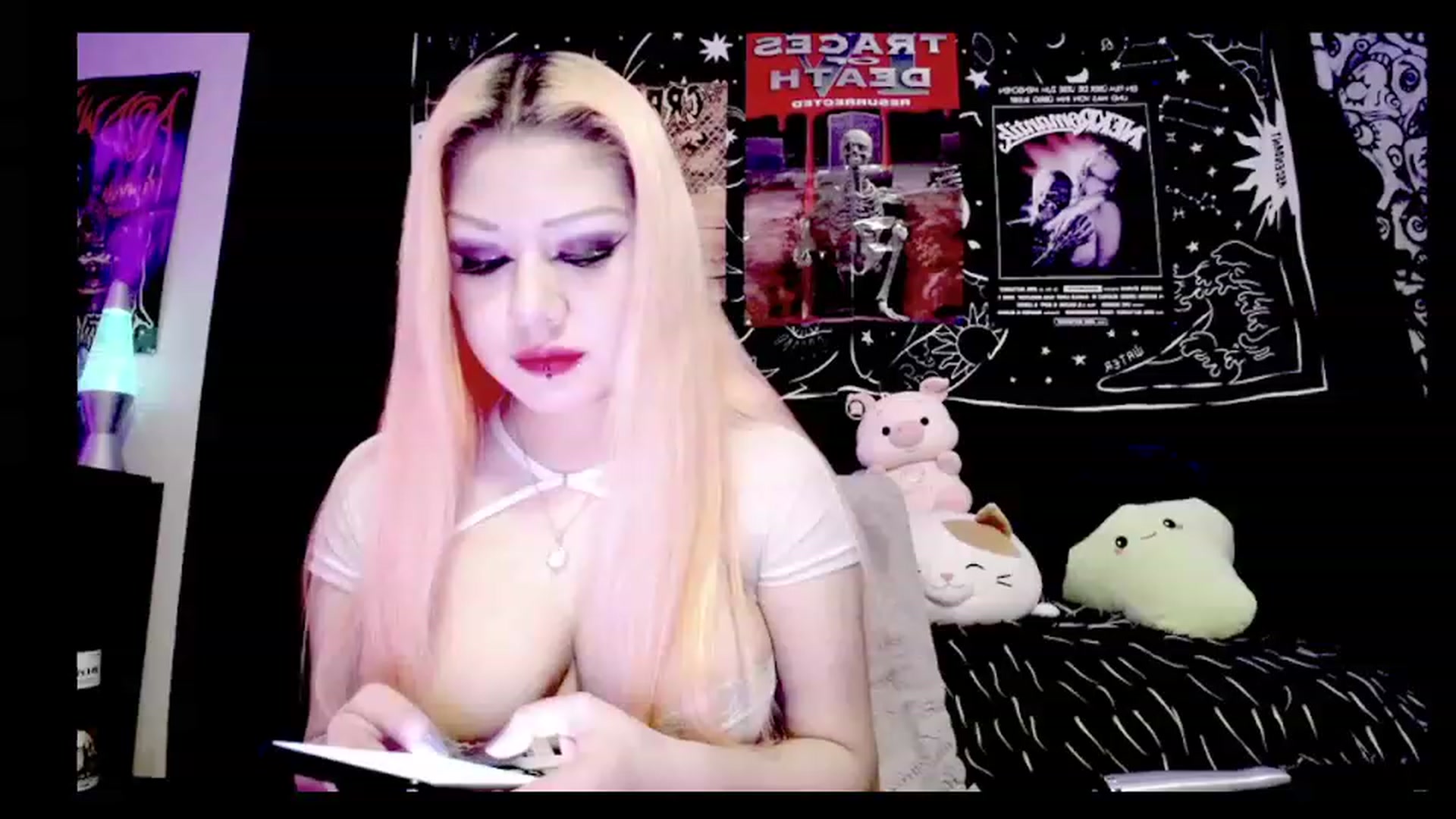 Gallery image thumbnail from TeknoWhore's myfreecams stream on, 12/20/2022, 03:22 image 2 of 20