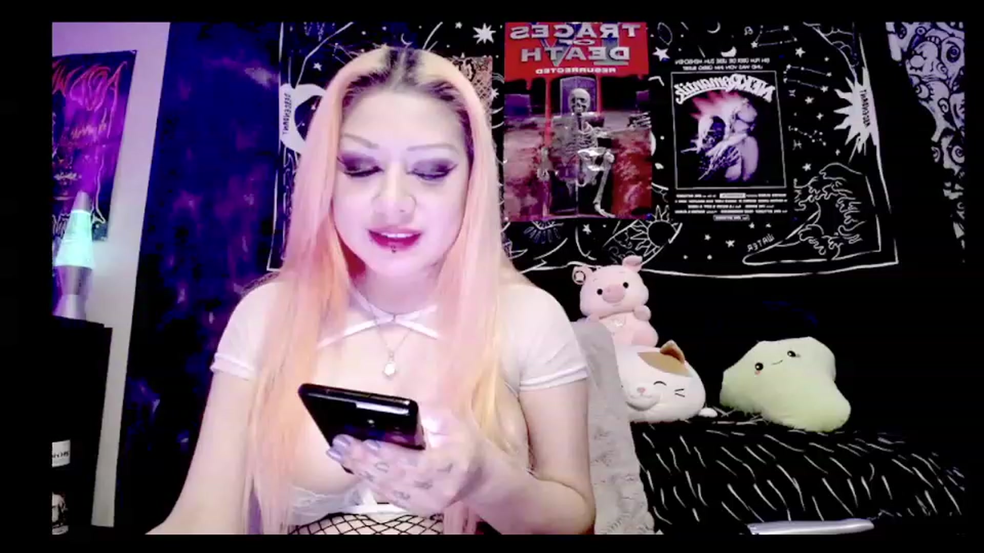 Gallery image thumbnail from TeknoWhore's myfreecams stream on, 12/20/2022, 03:22 image 4 of 20
