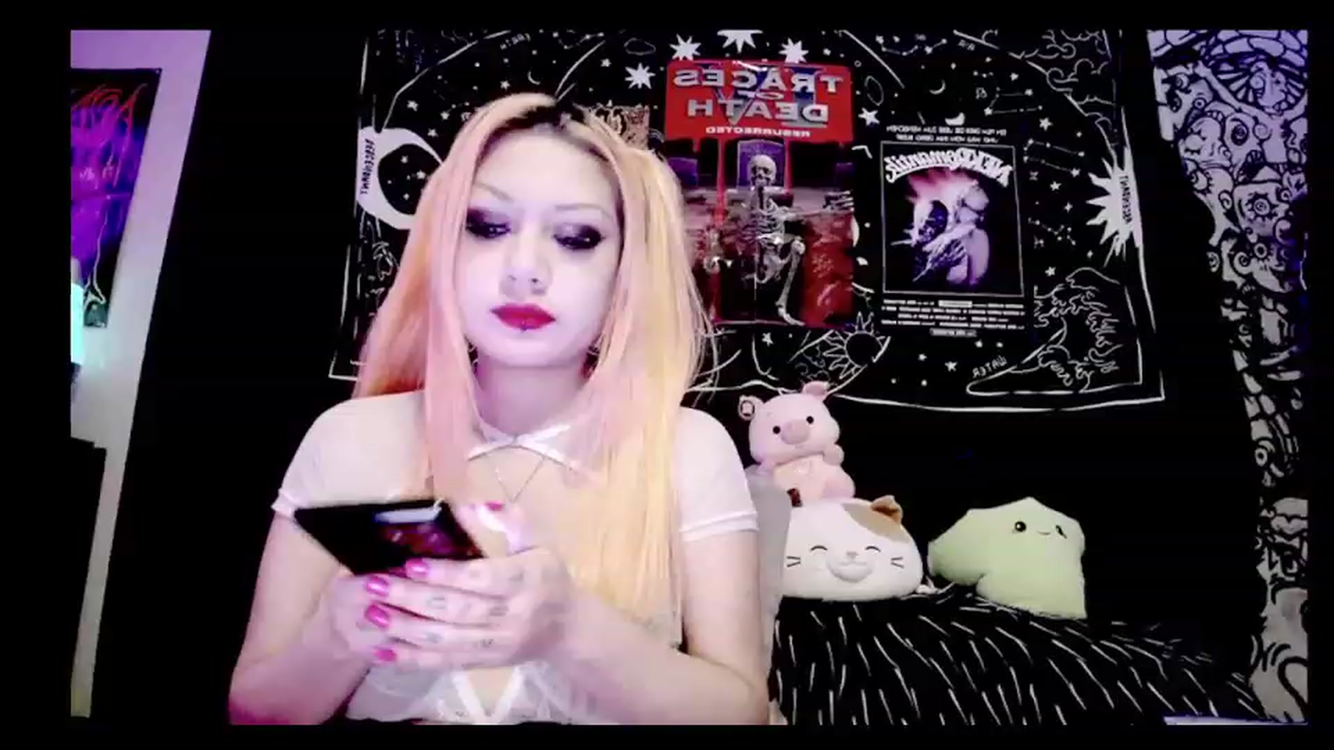 Gallery image thumbnail from TeknoWhore's myfreecams stream on, 12/22/2022, 23:47 image 5 of 20