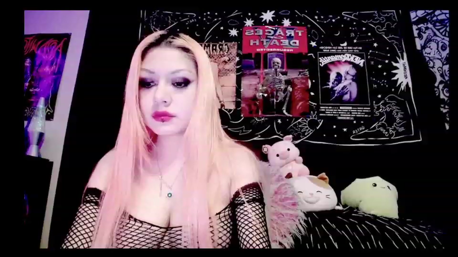 Gallery image thumbnail from TeknoWhore's myfreecams stream on, 12/23/2022, 03:33 image 18 of 20