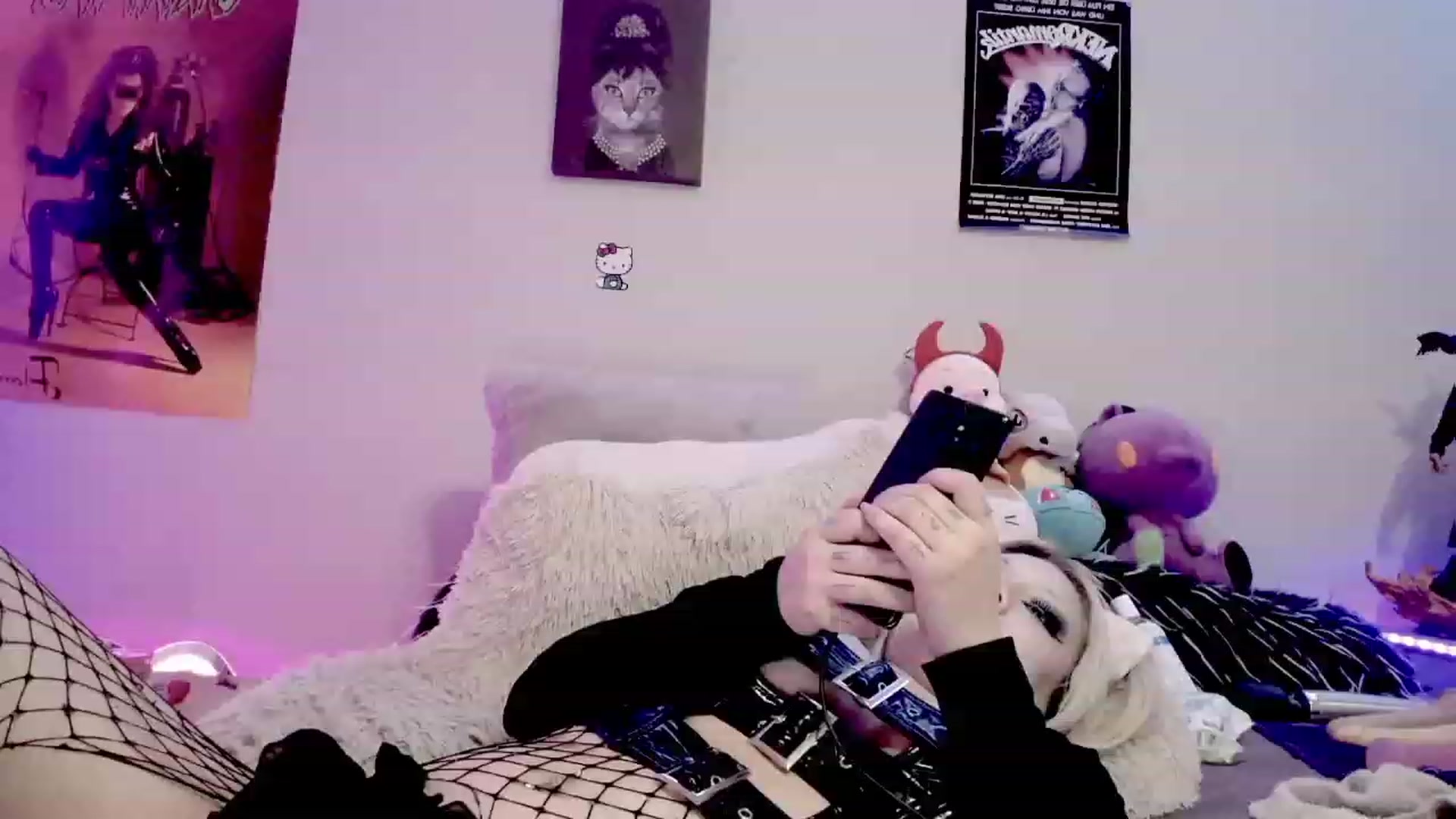 Gallery image thumbnail from TeknoWhore's myfreecams stream on, 12/16/2023, 03:15 image 16 of 20