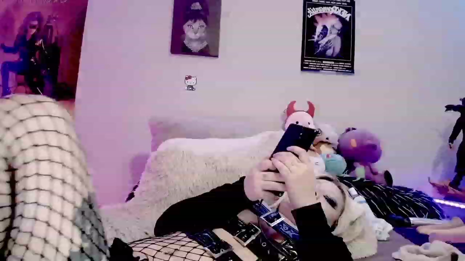 Gallery image thumbnail from TeknoWhore's myfreecams stream on, 12/16/2023, 03:15 image 18 of 20