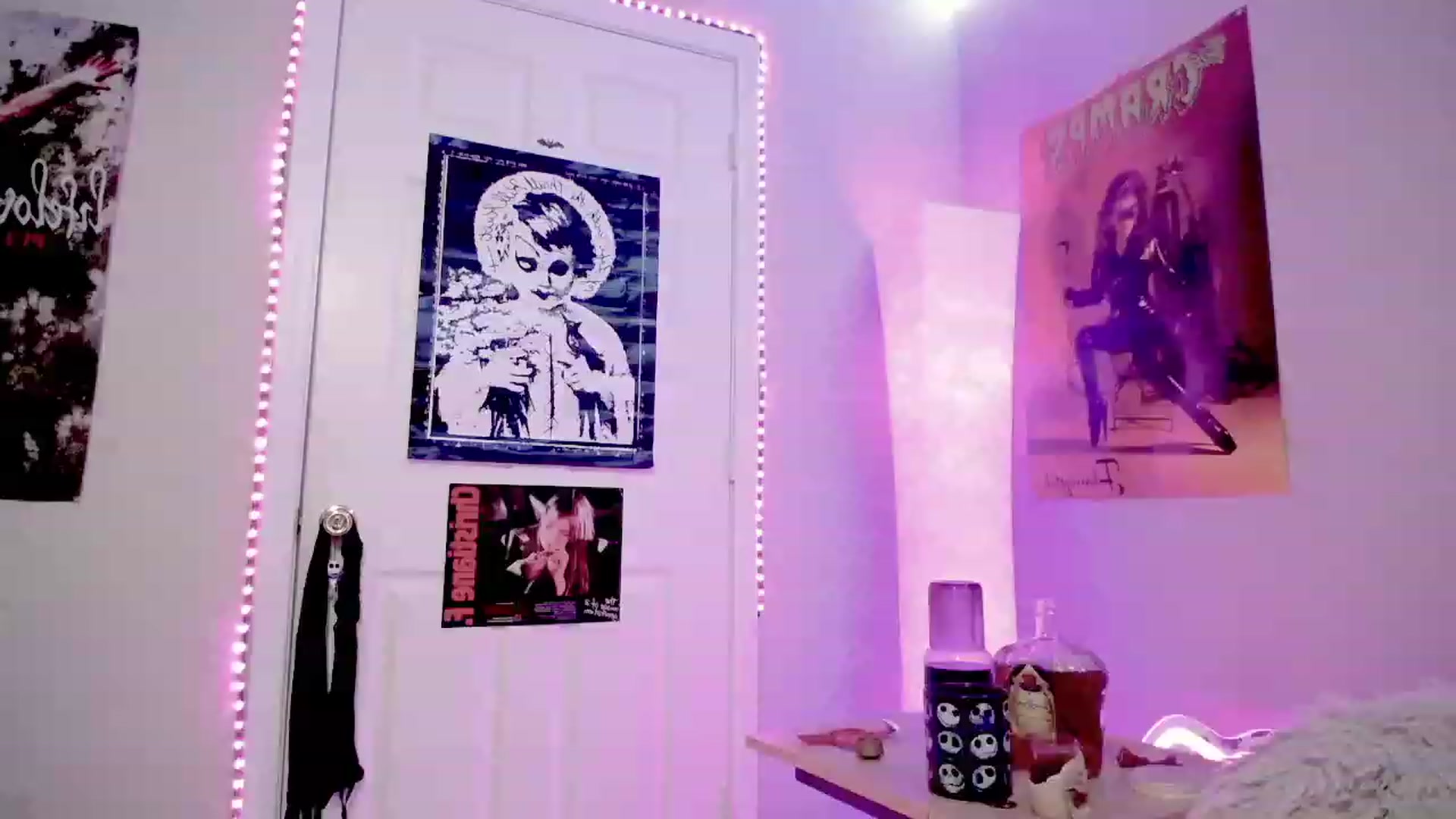 Gallery image thumbnail from TeknoWhore's myfreecams stream on, 12/16/2023, 12:26 image 4 of 20