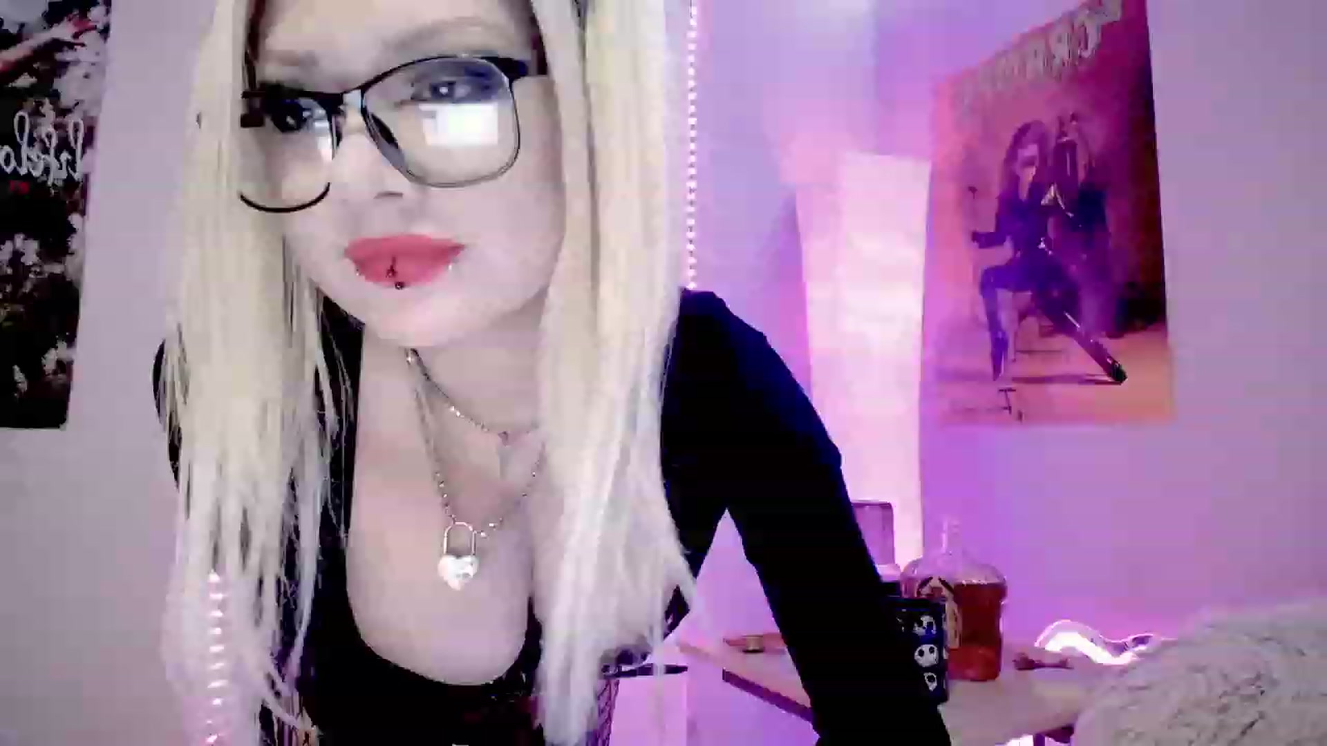 Gallery image thumbnail from TeknoWhore's myfreecams stream on, 12/16/2023, 12:26 image 16 of 20
