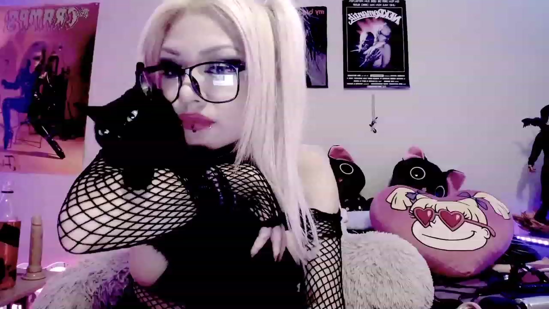 Gallery image thumbnail from TeknoWhore's myfreecams stream on, 02/04/2024, 23:53 image 11 of 20