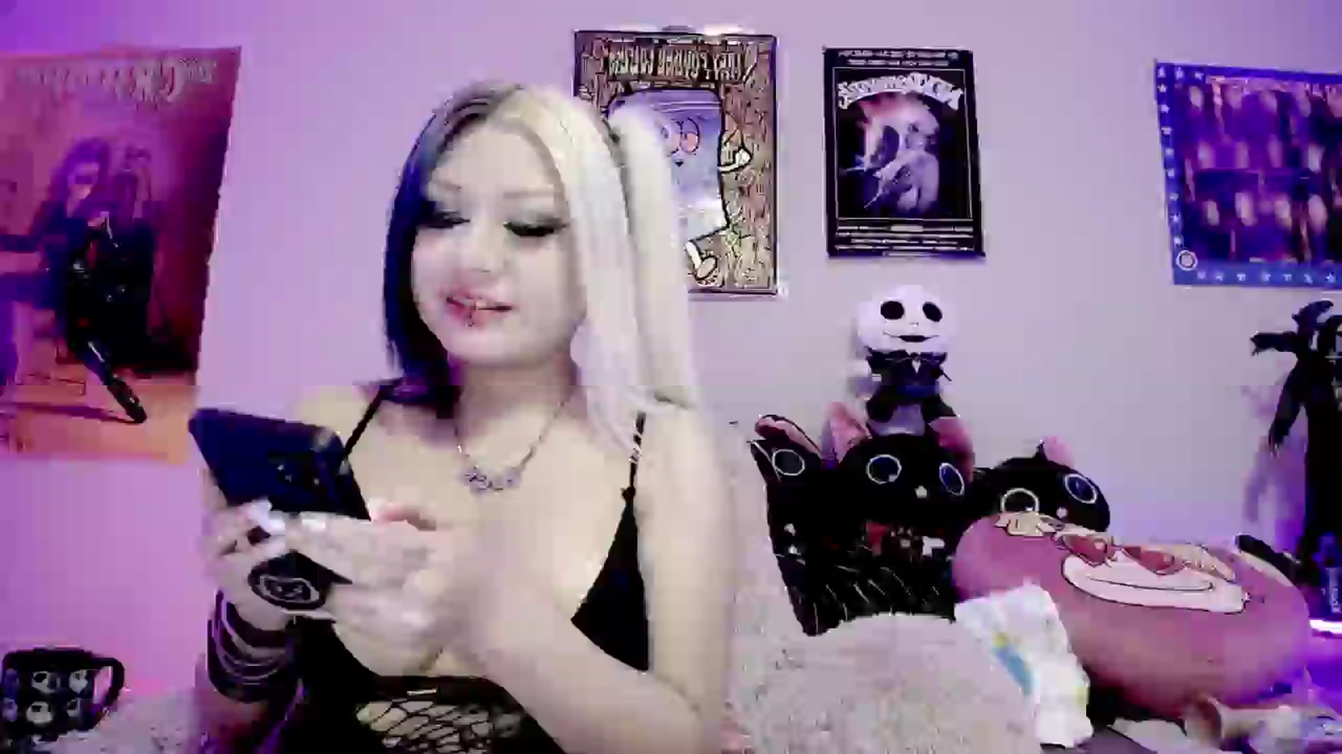 Gallery image thumbnail from TeknoWhore's myfreecams stream on, 05/23/2024, 05:16 image 15 of 20