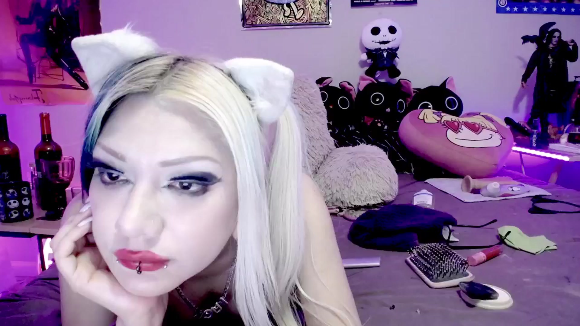 Gallery image thumbnail from TeknoWhore's myfreecams stream on, 05/30/2024, 02:15 image 17 of 20