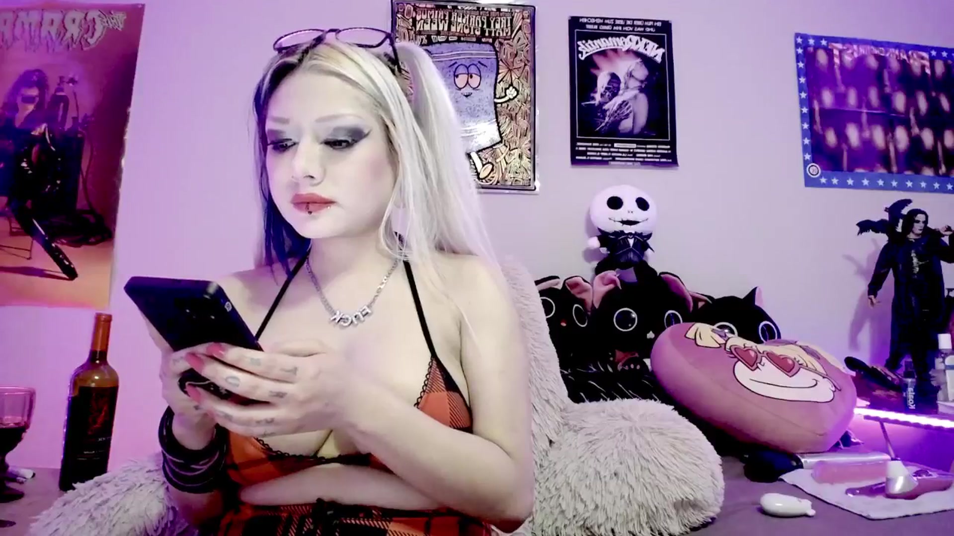 Gallery image thumbnail from TeknoWhore's myfreecams stream on, 06/03/2024, 06:22 image 5 of 20
