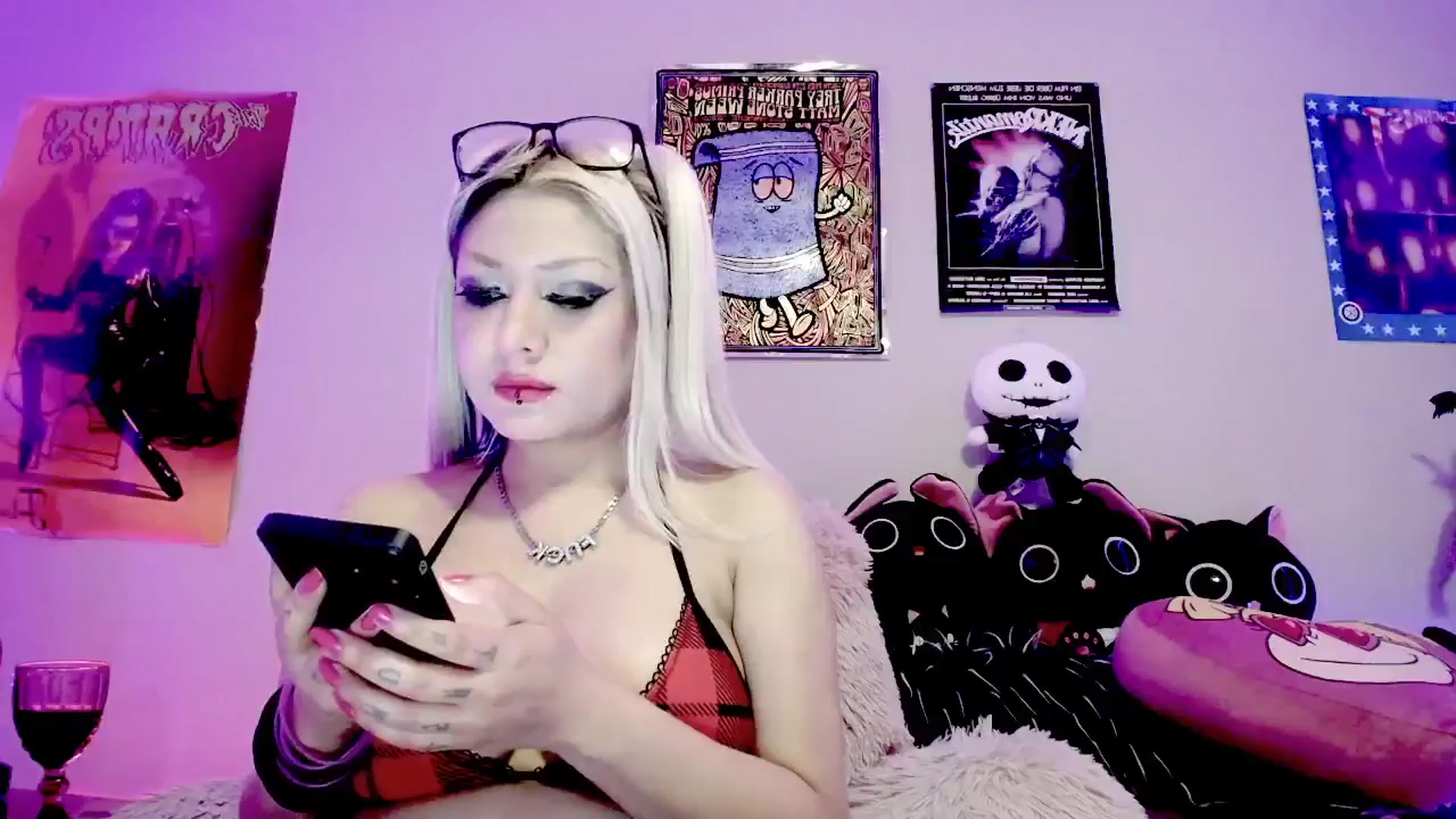 Gallery image thumbnail from TeknoWhore's myfreecams stream on, 06/04/2024, 07:31 image 12 of 20