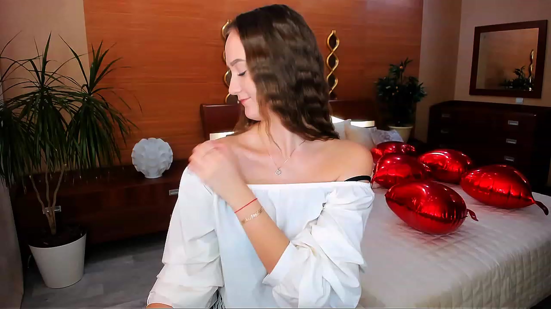 Gallery image thumbnail from TellMe_Yes's myfreecams stream on, 03/27/2023, 09:32 image 8 of 20