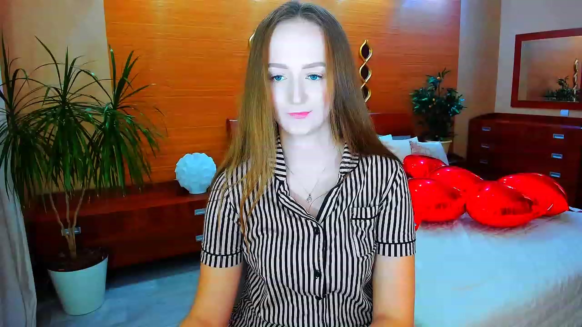 Gallery image thumbnail from TellMe_Yes's myfreecams stream on, 04/24/2023, 01:01 image 4 of 20