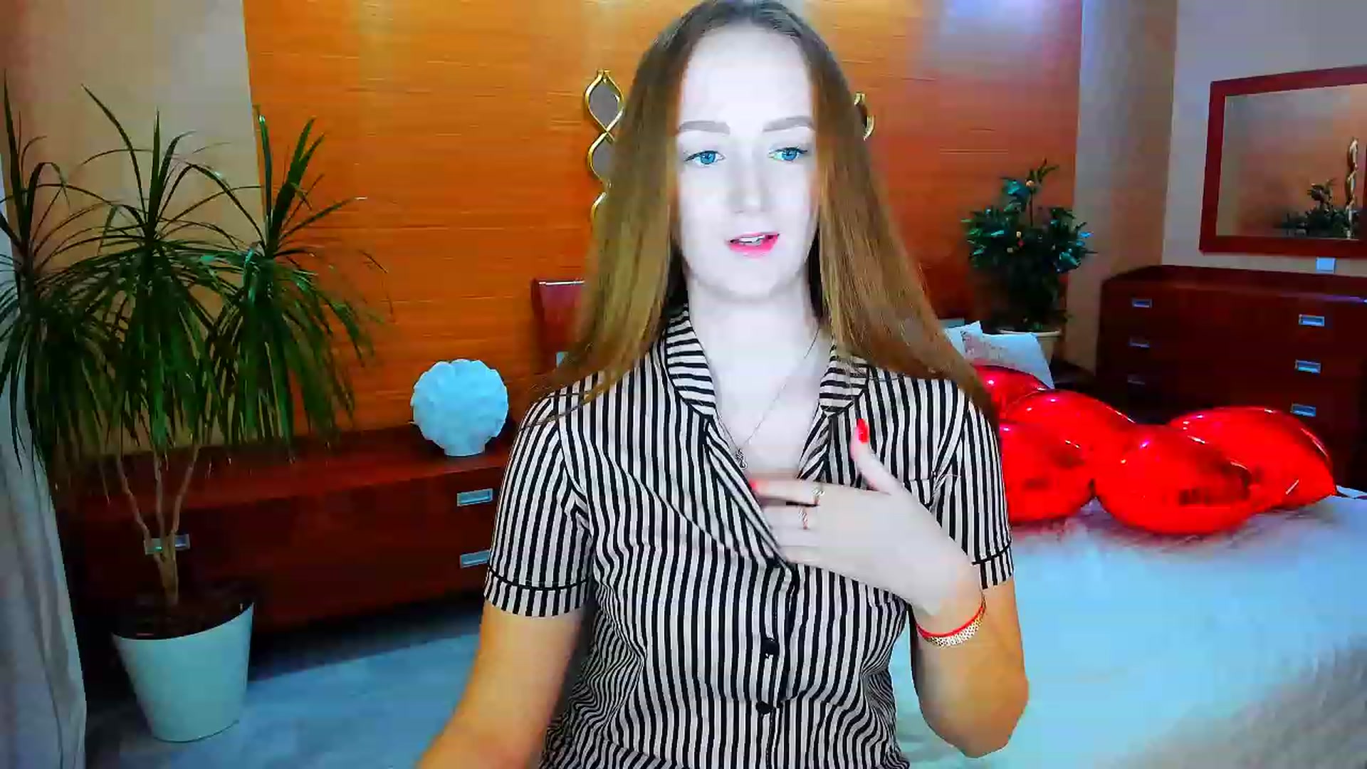 Gallery image thumbnail from TellMe_Yes's myfreecams stream on, 04/24/2023, 01:01 image 5 of 20